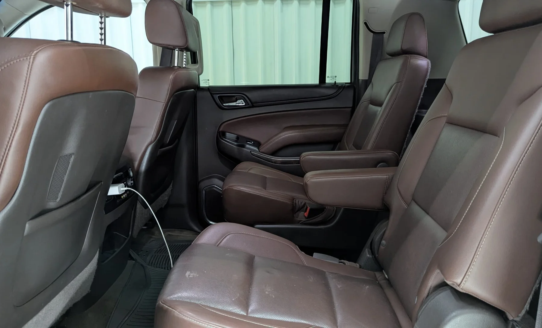 Chevrolet Suburban LTZ 2015 — interior 2 de 4