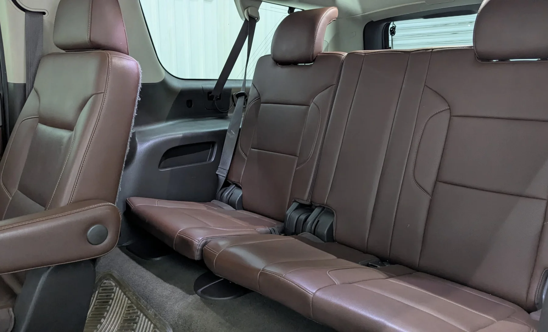 Chevrolet Suburban LTZ 2015 — interior 3 de 4