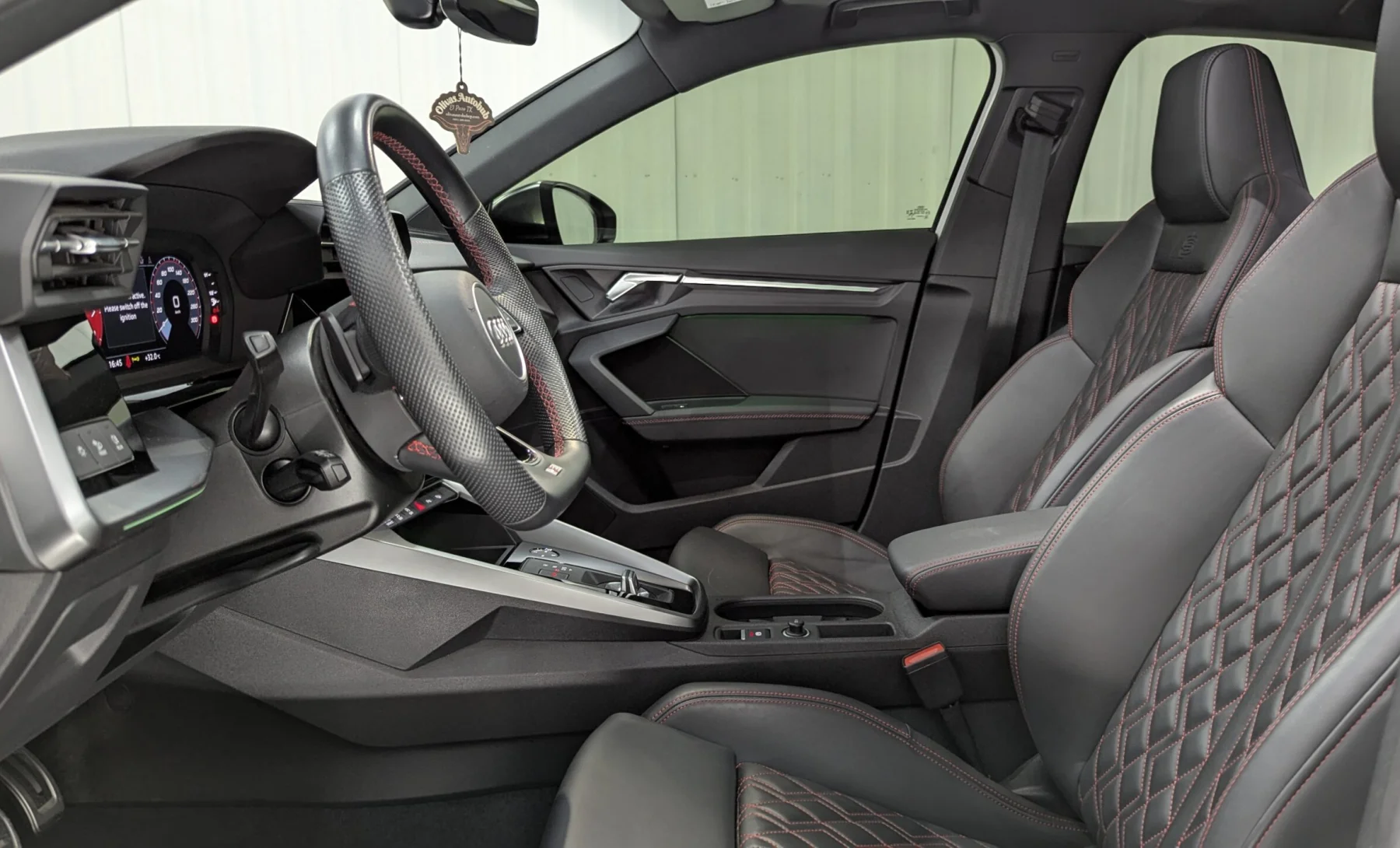Audi S3 Base 2023 — interior 2 de 4