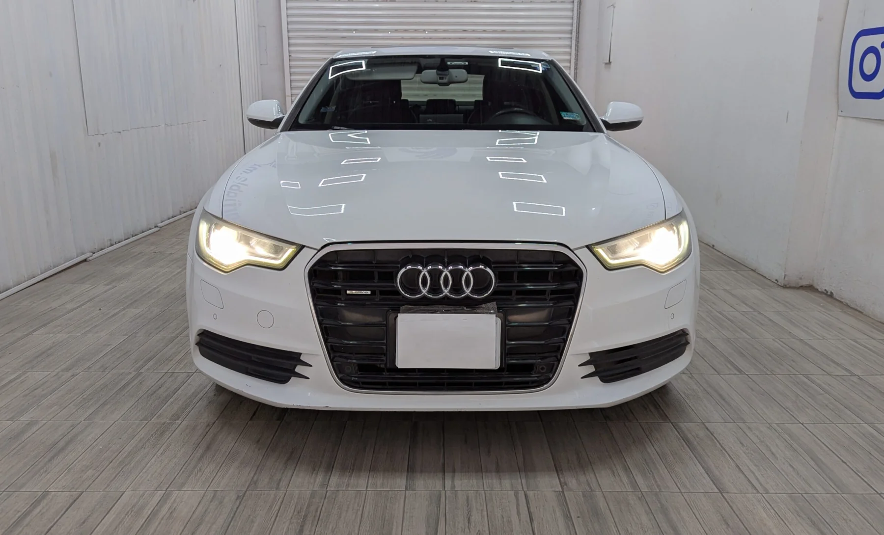 Audi A6 Quattro  2012 — exterior 3 de 5