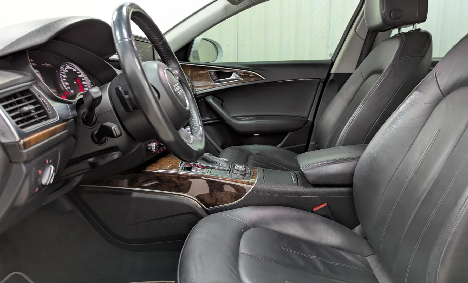 Audi A6 Quattro  2012 — interior 2 de 4