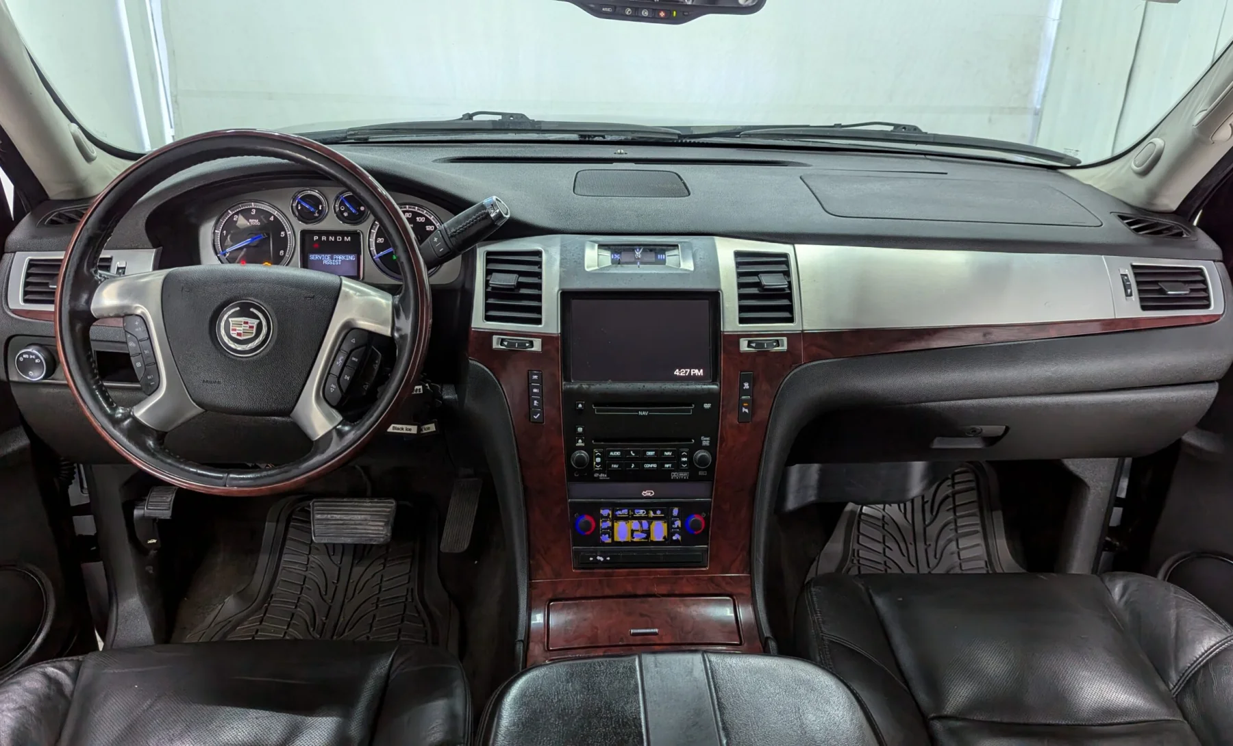Cadillac Escalade 2010 — interior 3 de 4