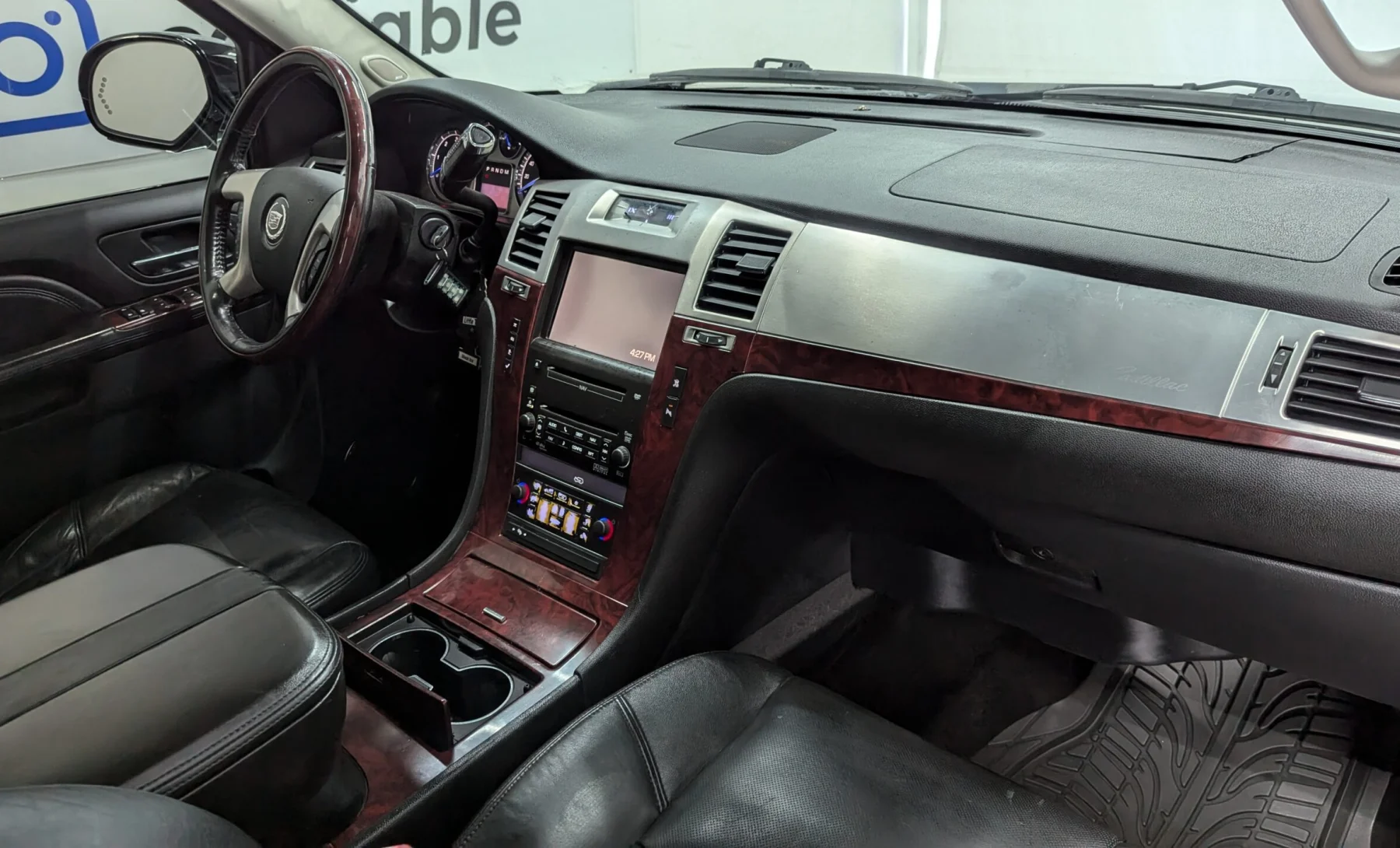 Cadillac Escalade 2010 — interior 4 de 4