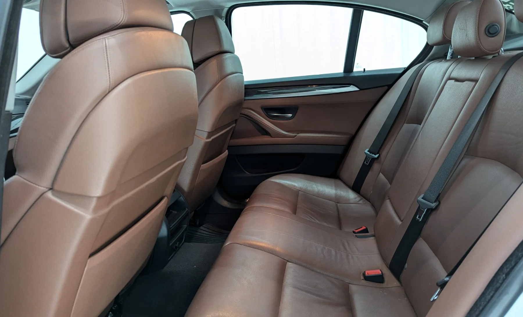 BMW Serie 5 535i A TOP  2014 — interior 2 de 4
