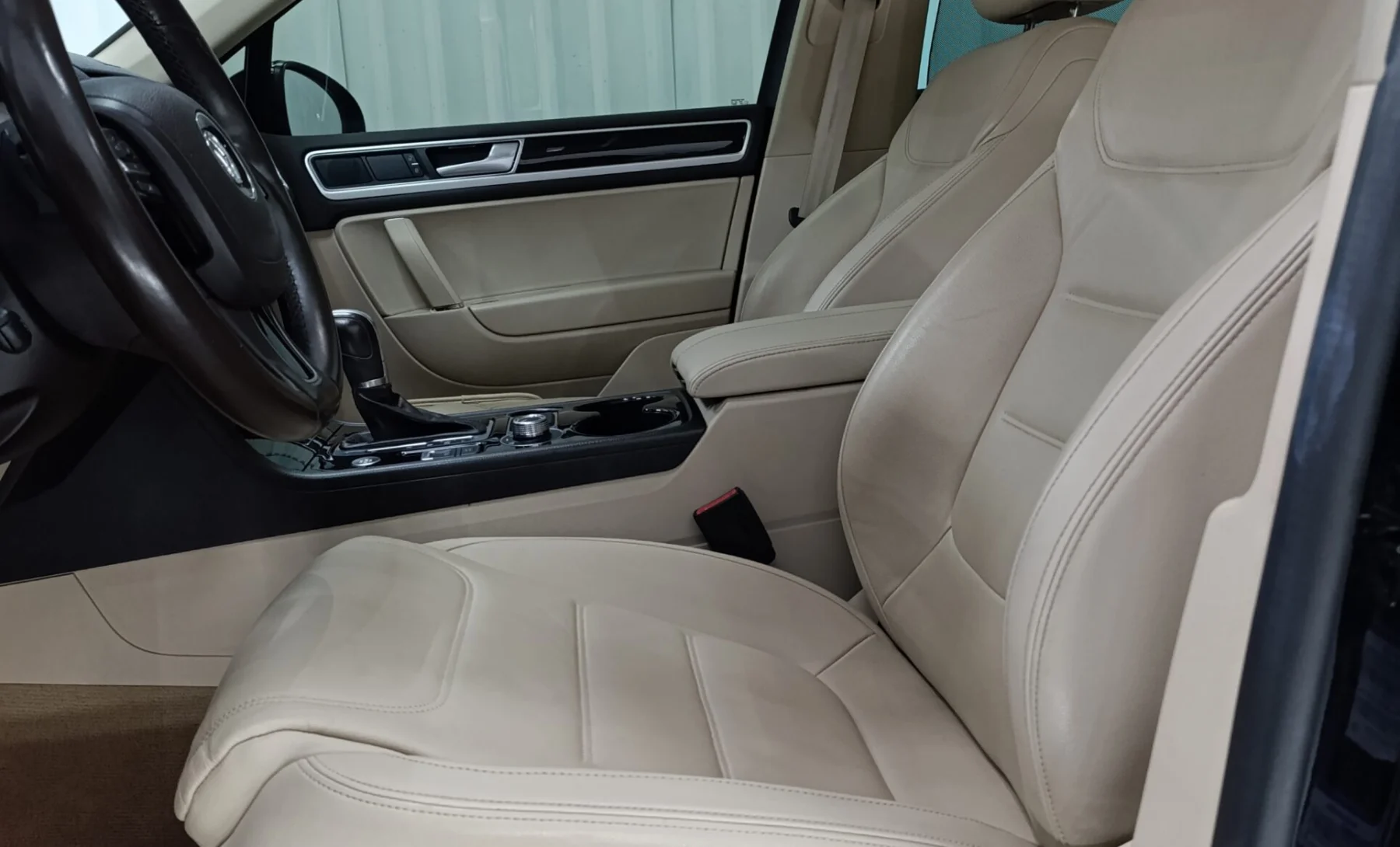 Volkswagen Touareg Execline 2017 — interior 1 de 4