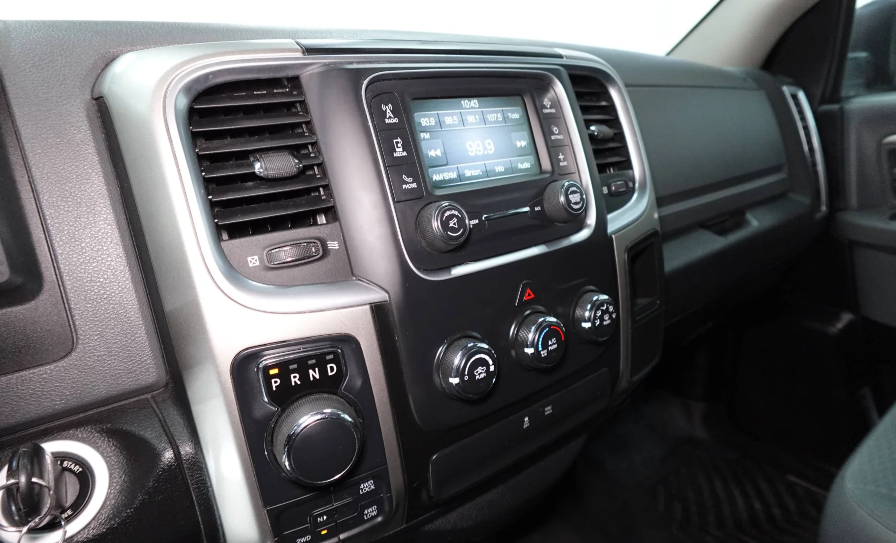 RAM 1500 2018 — interior 4 de 4