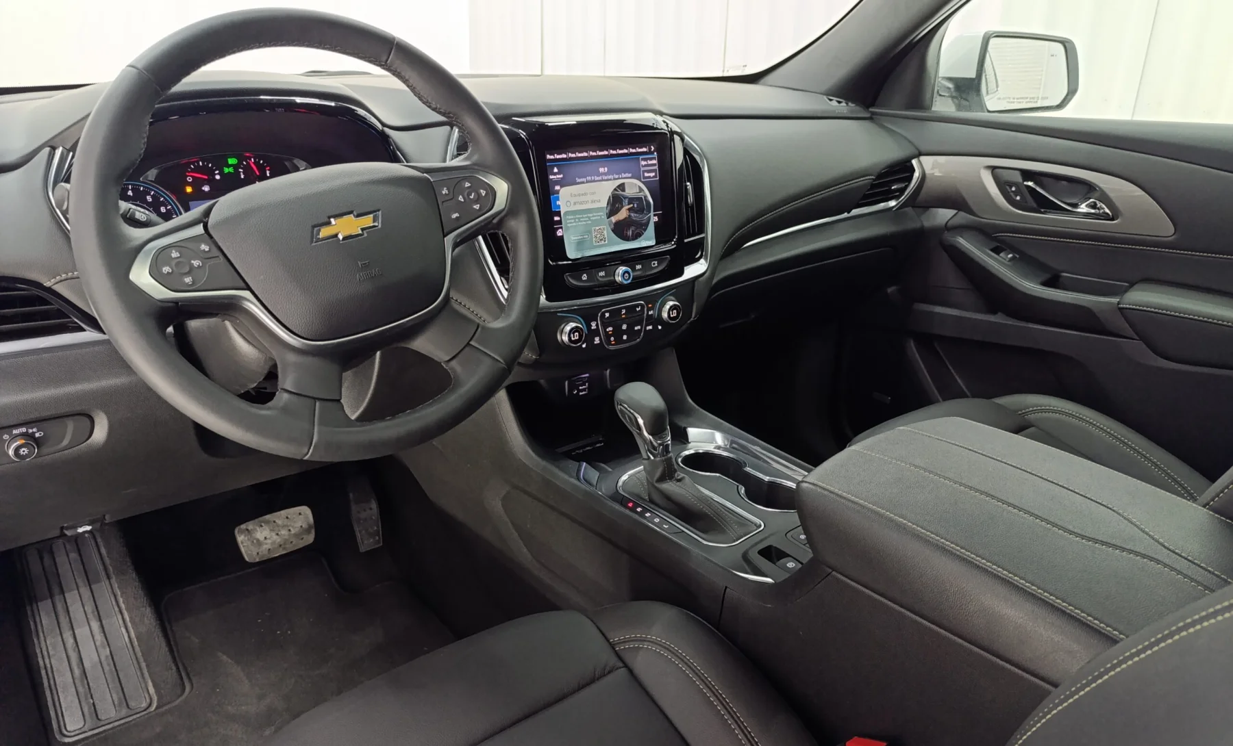 Chevrolet Traverse High Country 2023 — interior 3 de 4