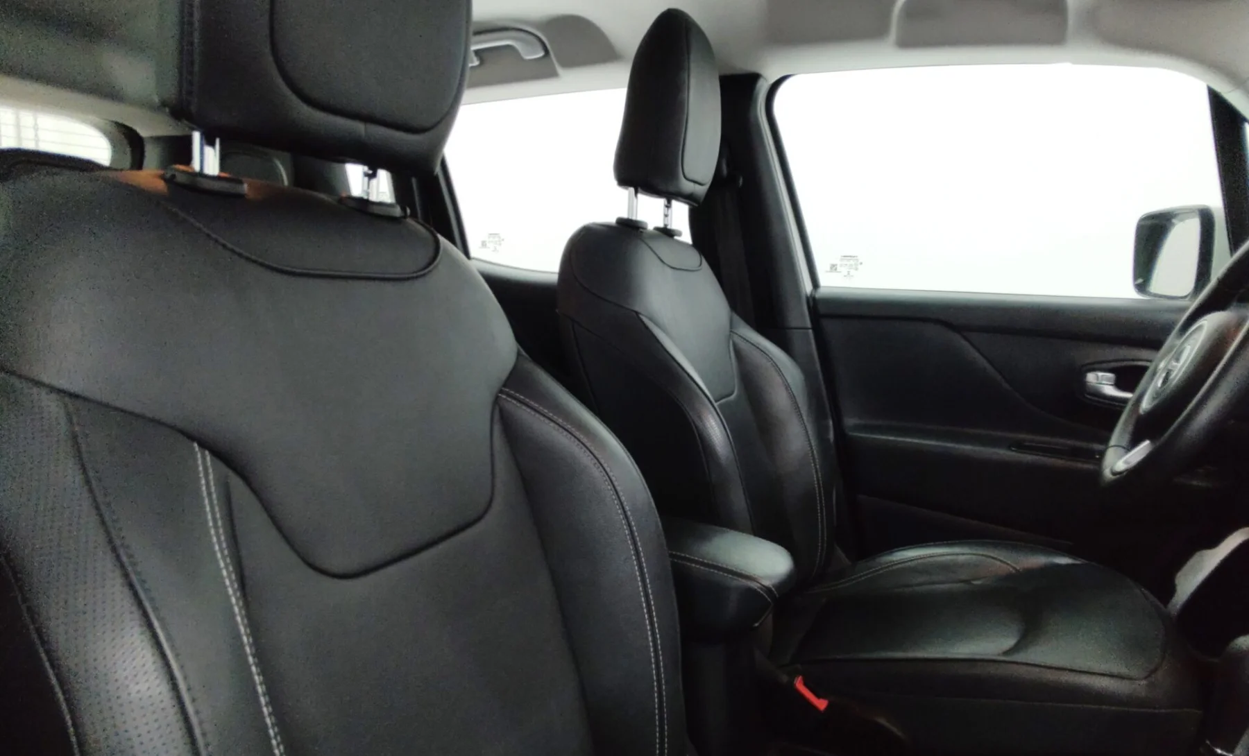 Jeep Renegade Altitude 2022 — interior 1 de 4
