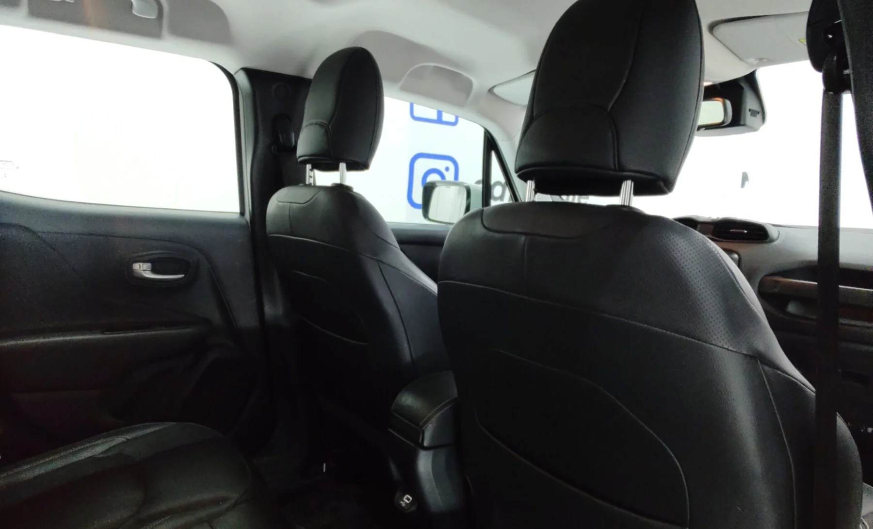 Jeep Renegade Altitude 2022 — interior 2 de 4