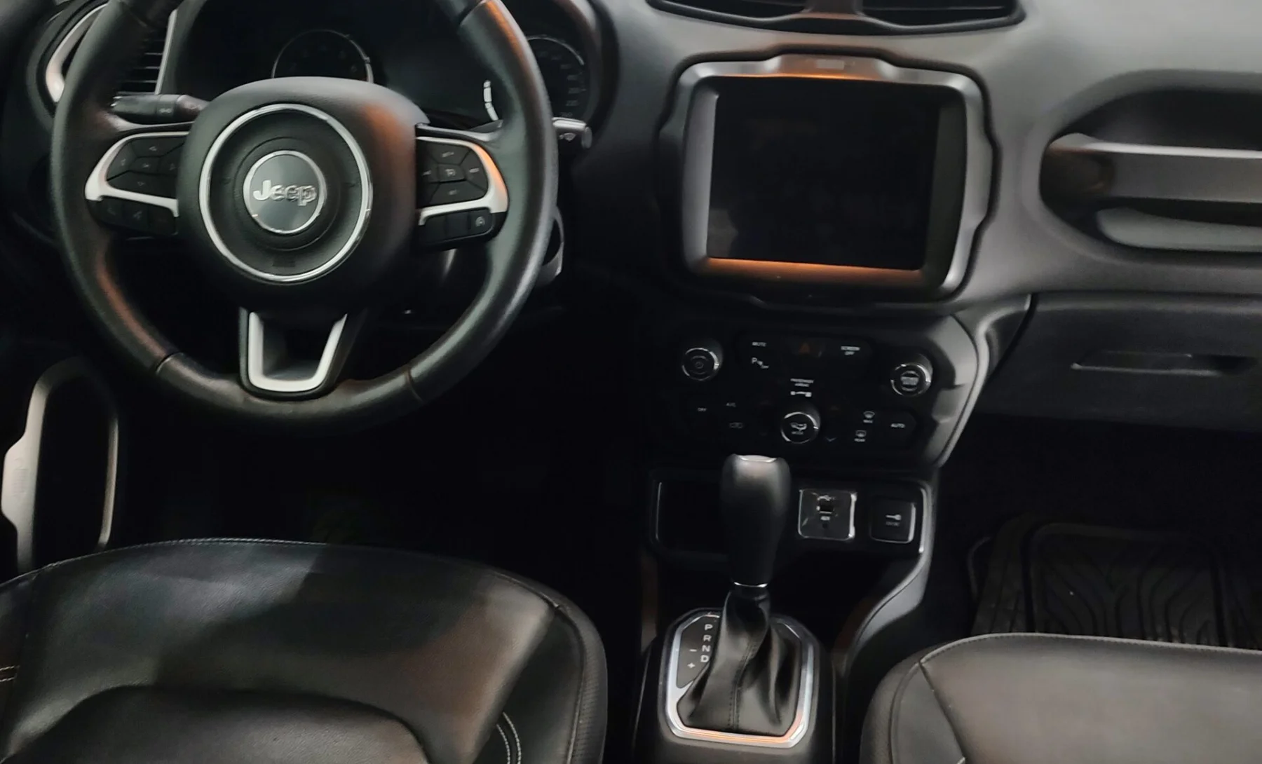 Jeep Renegade Altitude 2022 — interior 3 de 4