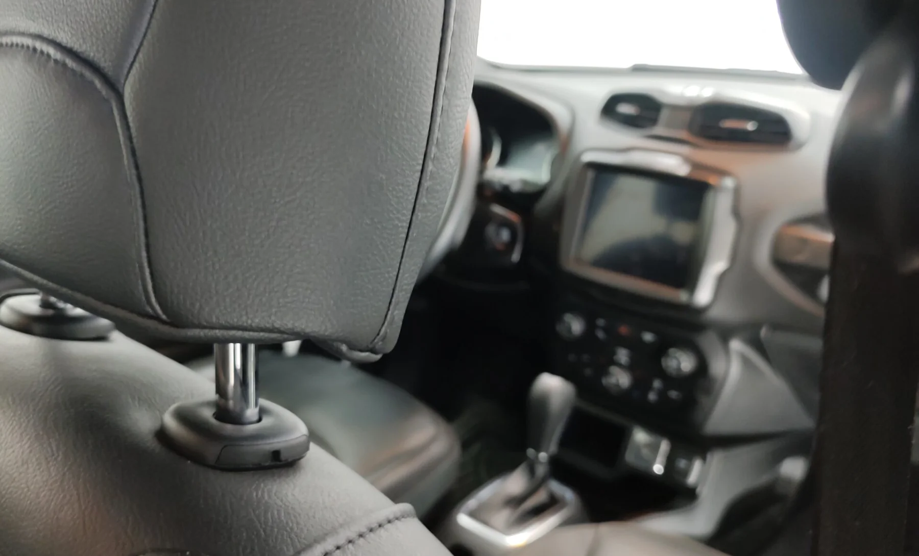 Jeep Renegade Altitude 2022 — interior 4 de 4