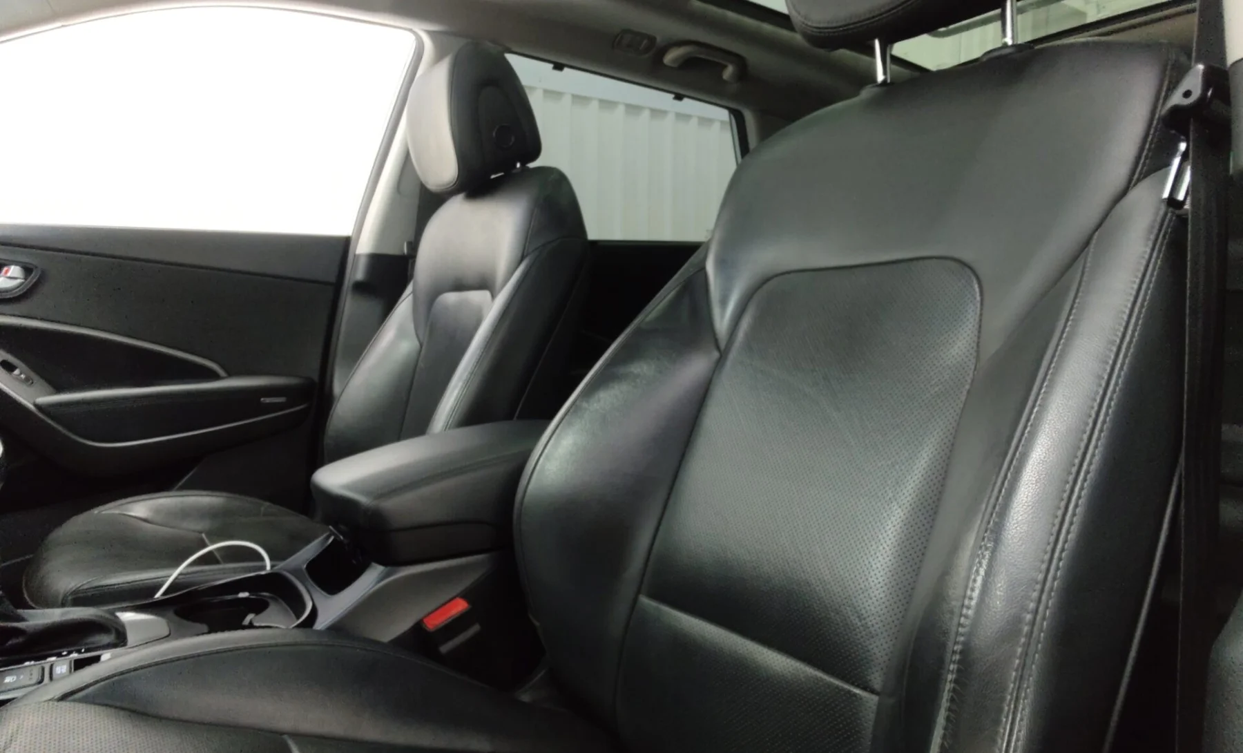 Hyundai Santa Fe Essential 2019 — interior 1 de 4