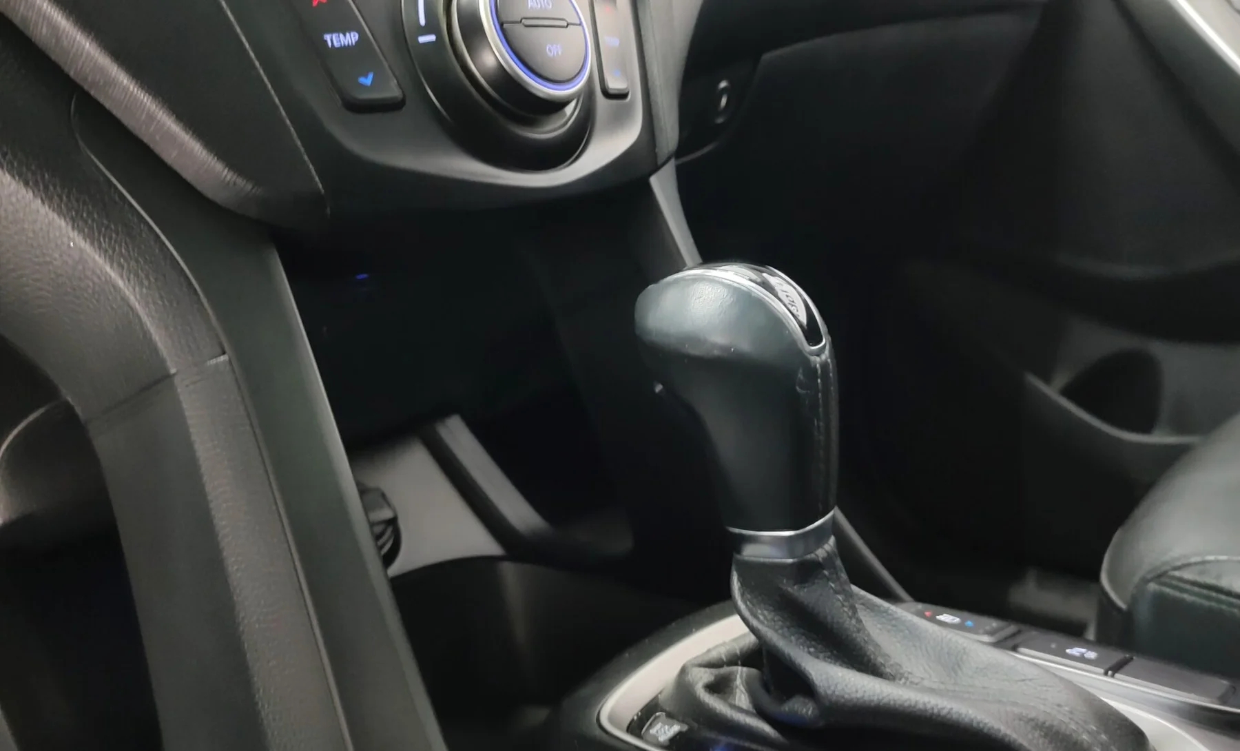 Hyundai Santa Fe Essential 2019 — interior 4 de 4