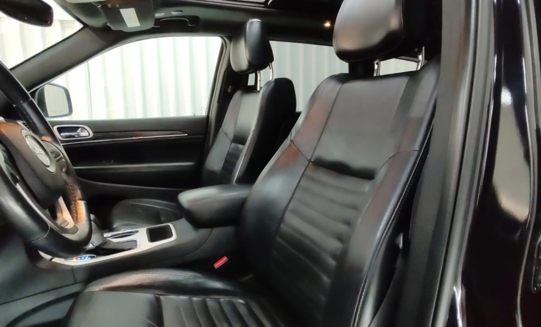 Jeep Grand Cherokee Altitude 2018 — interior 2 de 4