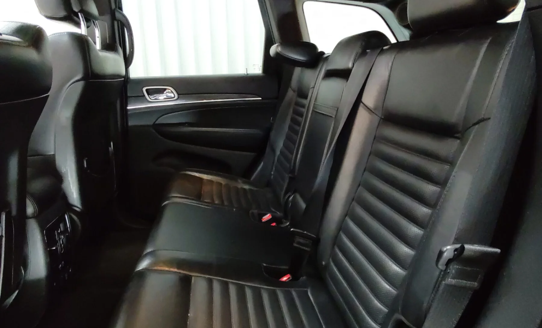 Jeep Grand Cherokee Altitude 2018 — interior 3 de 4
