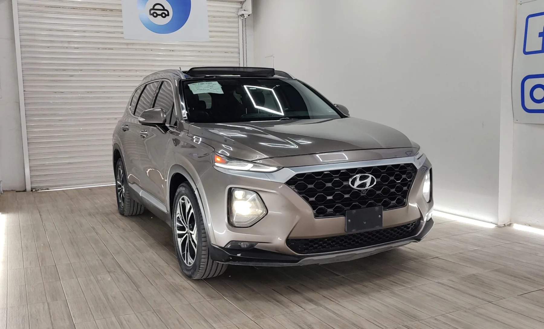 Hyundai Santa Fe Essential 2019 — exterior 3 de 5