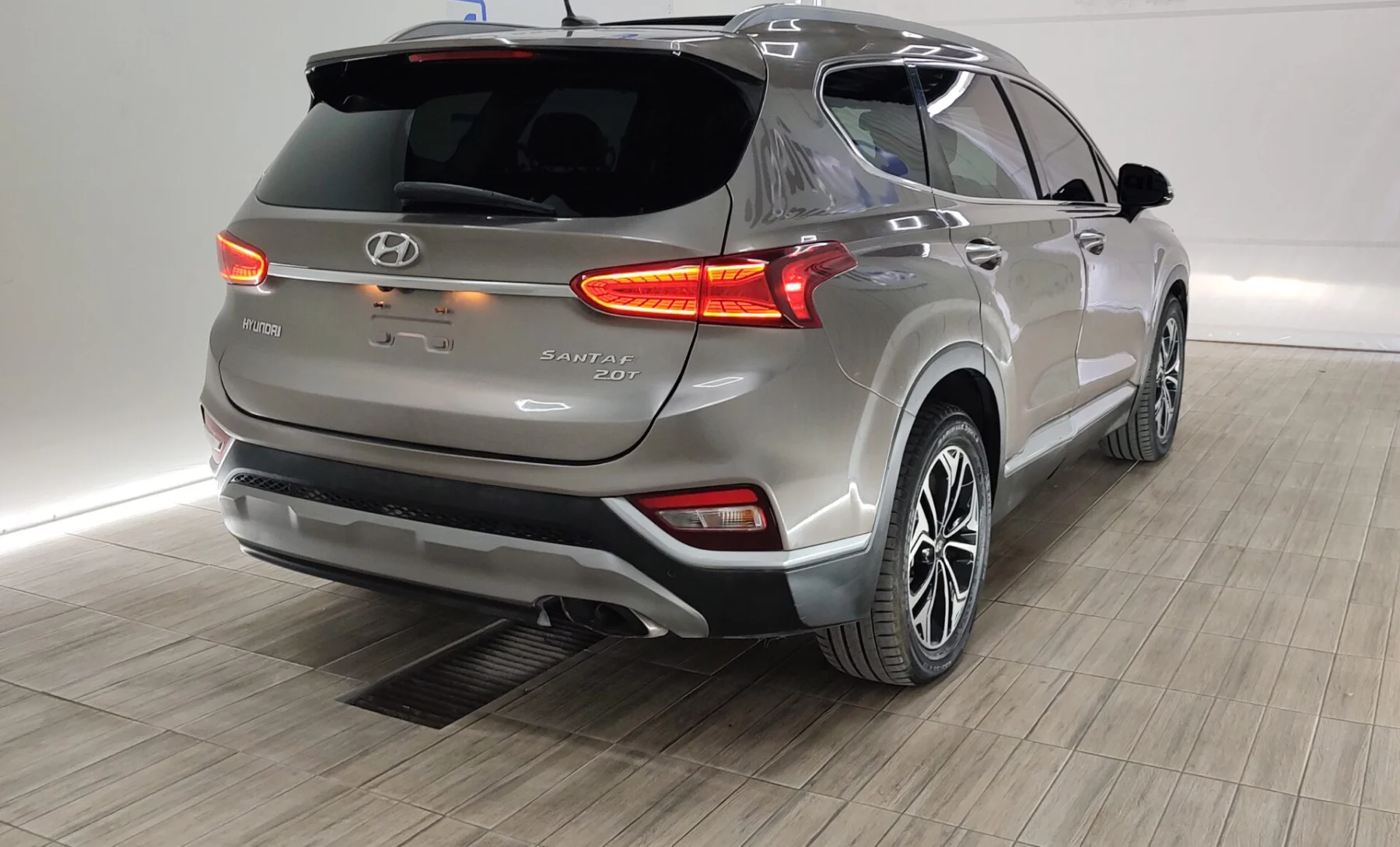 Hyundai Santa Fe Essential 2019 — exterior 5 de 5