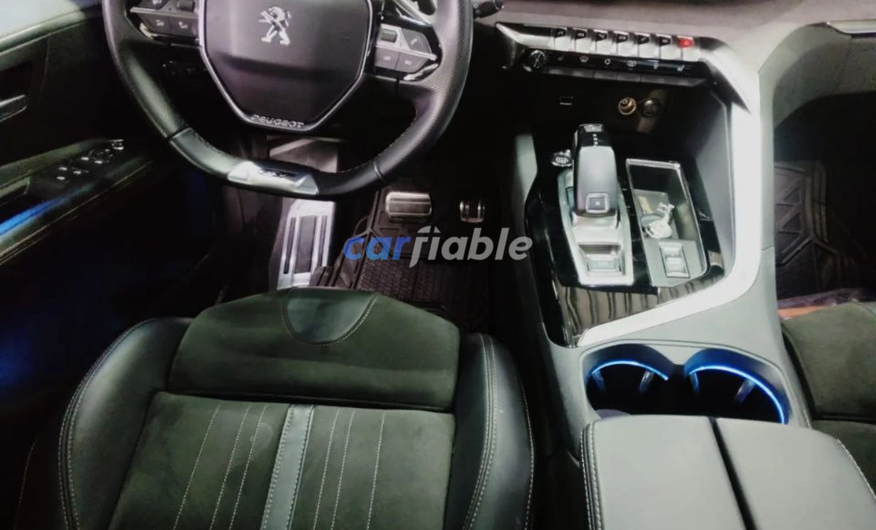 Peugeot 3008 GT  Line 2023 — interior 3 de 4
