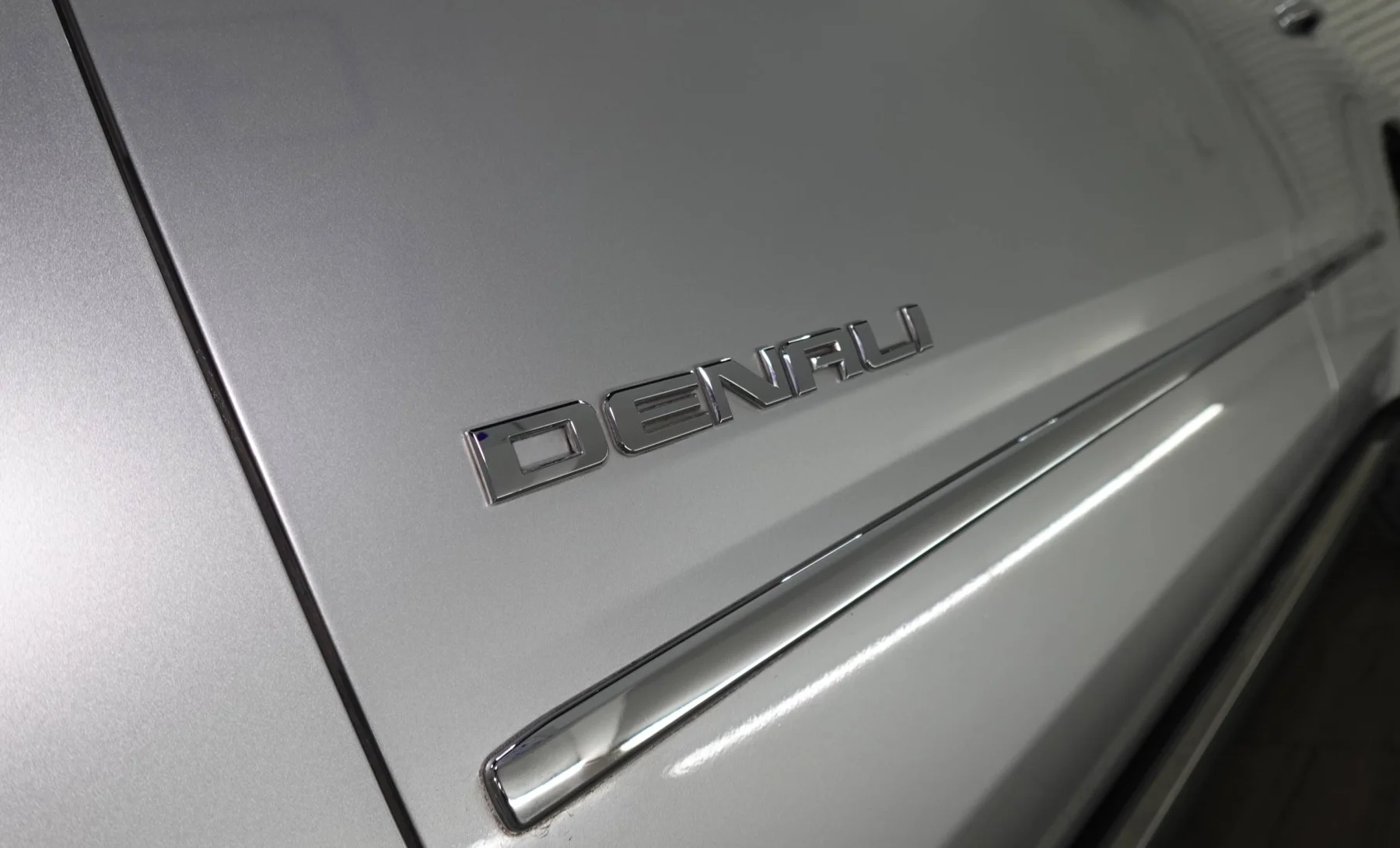 GMC Yukon Denali 2015 — interior 1 de 4