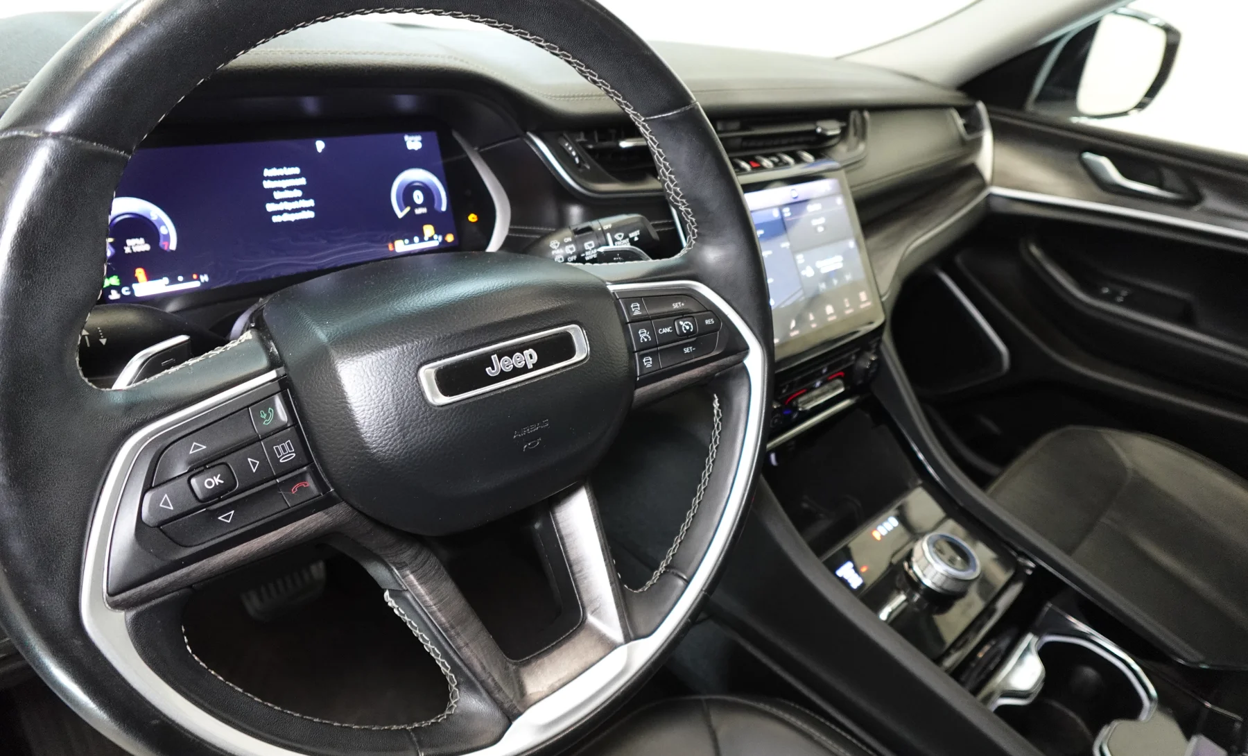Jeep Grand Cherokee L Limited 2021 — interior 1 de 9