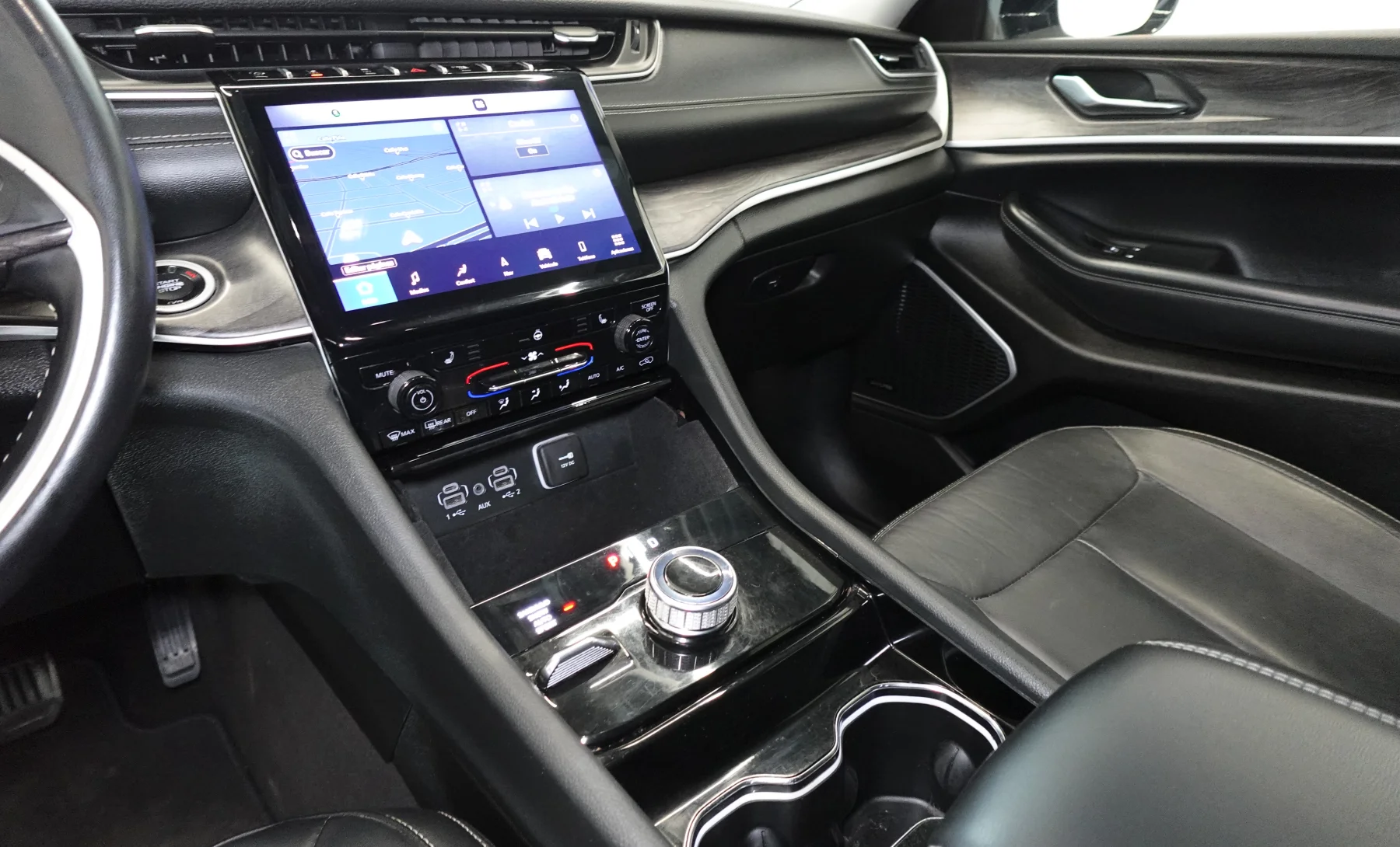 Jeep Grand Cherokee L Limited 2021 — interior 3 de 9