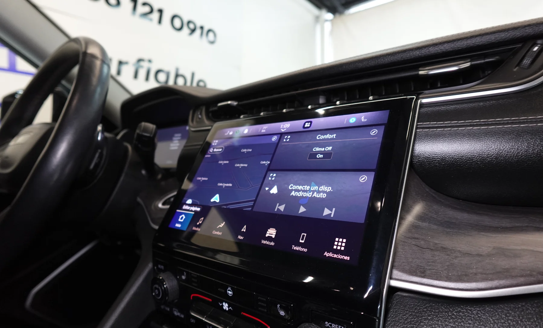 Jeep Grand Cherokee L Limited 2021 — interior 7 de 9