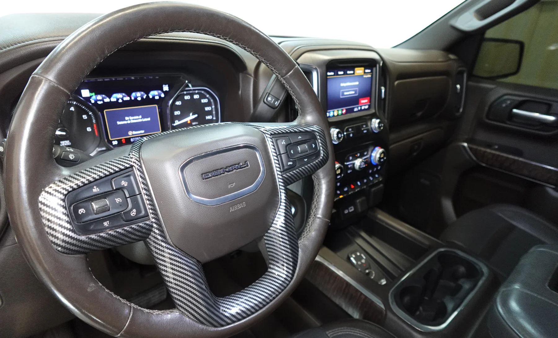 GMC Sierra Denali 2019 — interior 2 de 8