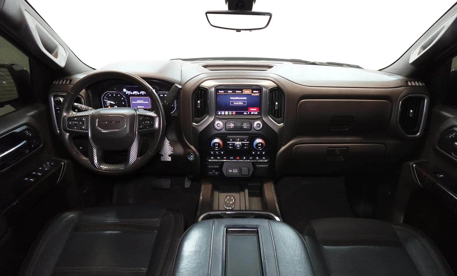 GMC Sierra Denali 2019 — interior 3 de 8