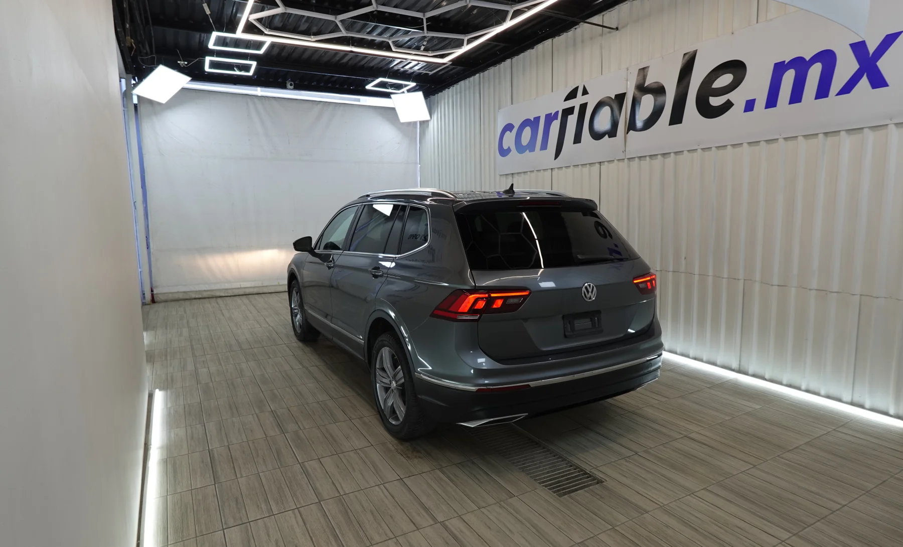 Volkswagen Tiguan S 2020 — exterior 5 de 9