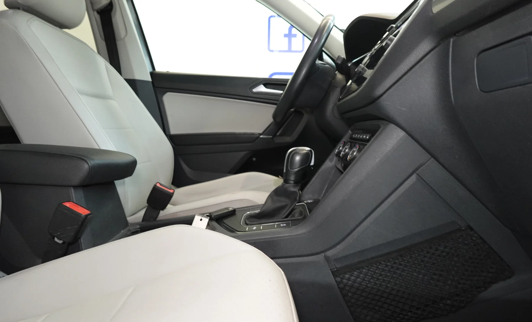 Volkswagen Tiguan S 2020 — interior 2 de 8