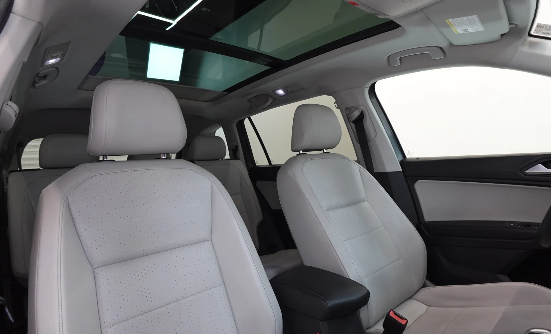 Volkswagen Tiguan S 2020 — interior 3 de 8