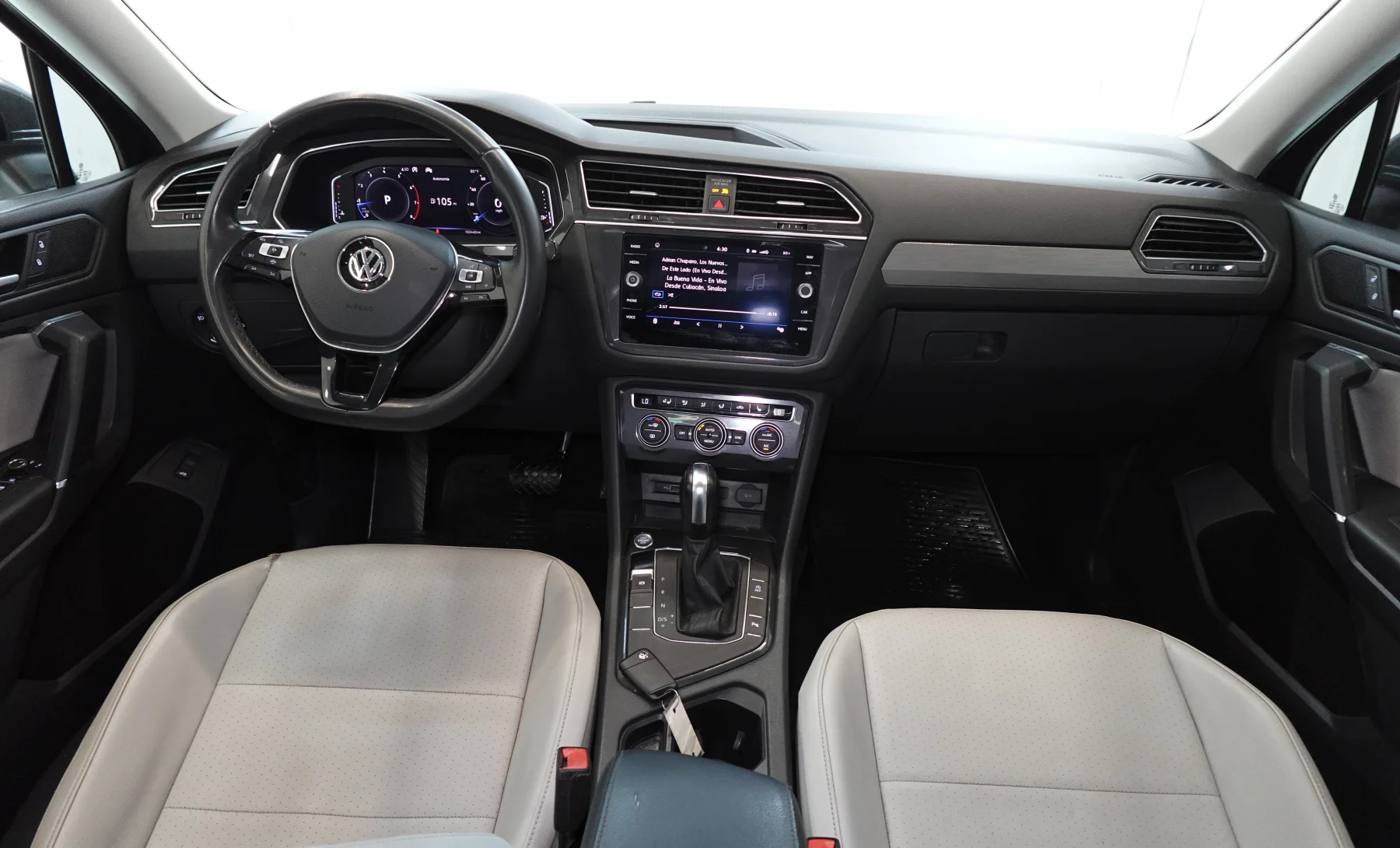 Volkswagen Tiguan S 2020 — interior 4 de 8