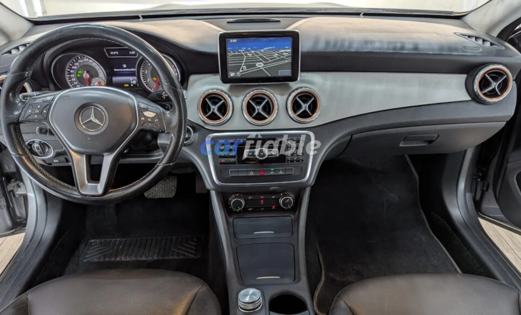 Mercedes-Benz GLA200 Sport 2015 — interior 4 de 5