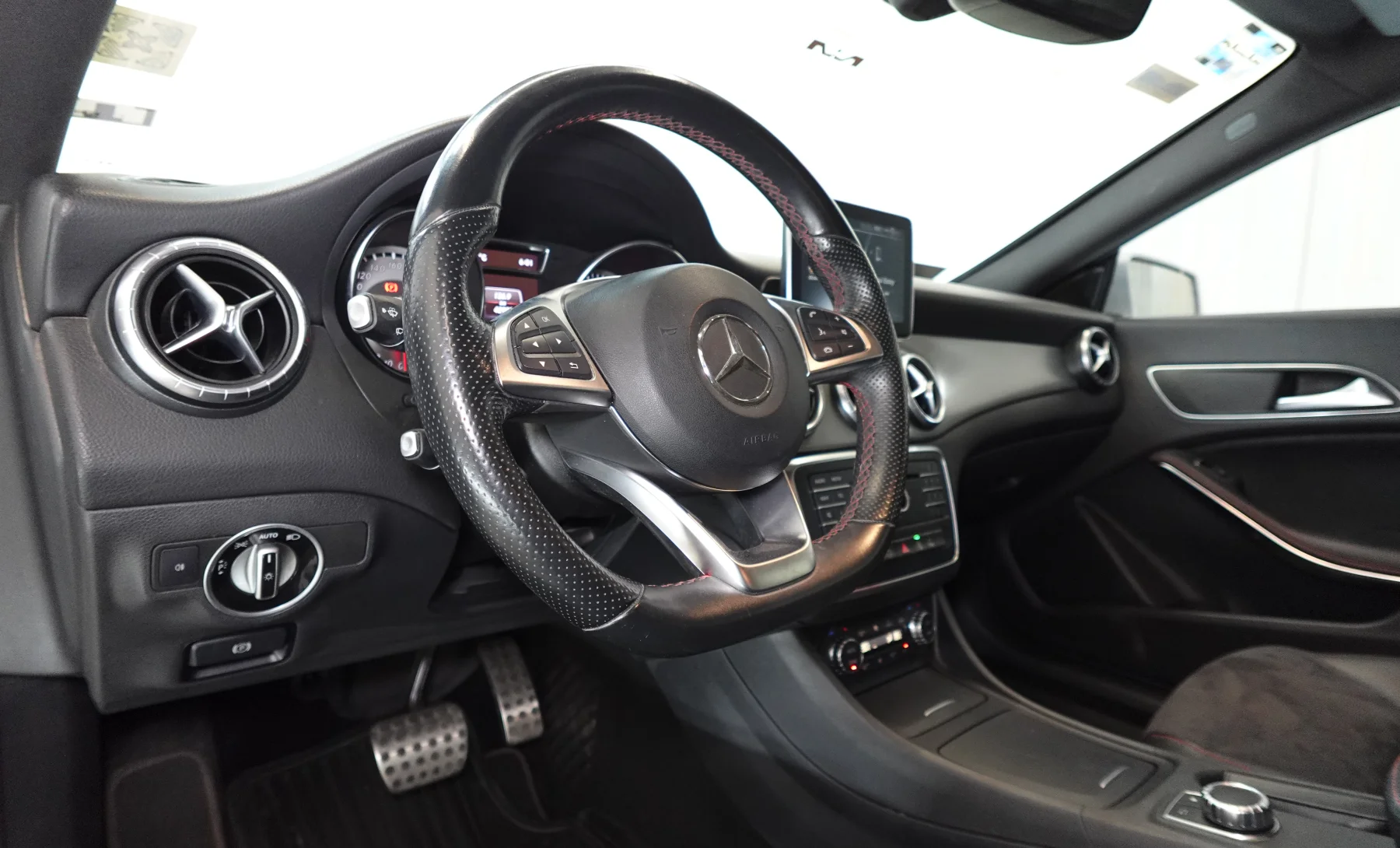 Mercedes-Benz CLA250 Sport 2016 — interior 1 de 5