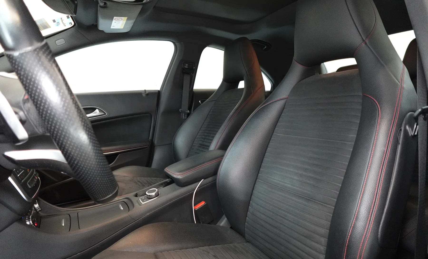 Mercedes-Benz CLA250 Sport 2016 — interior 2 de 5