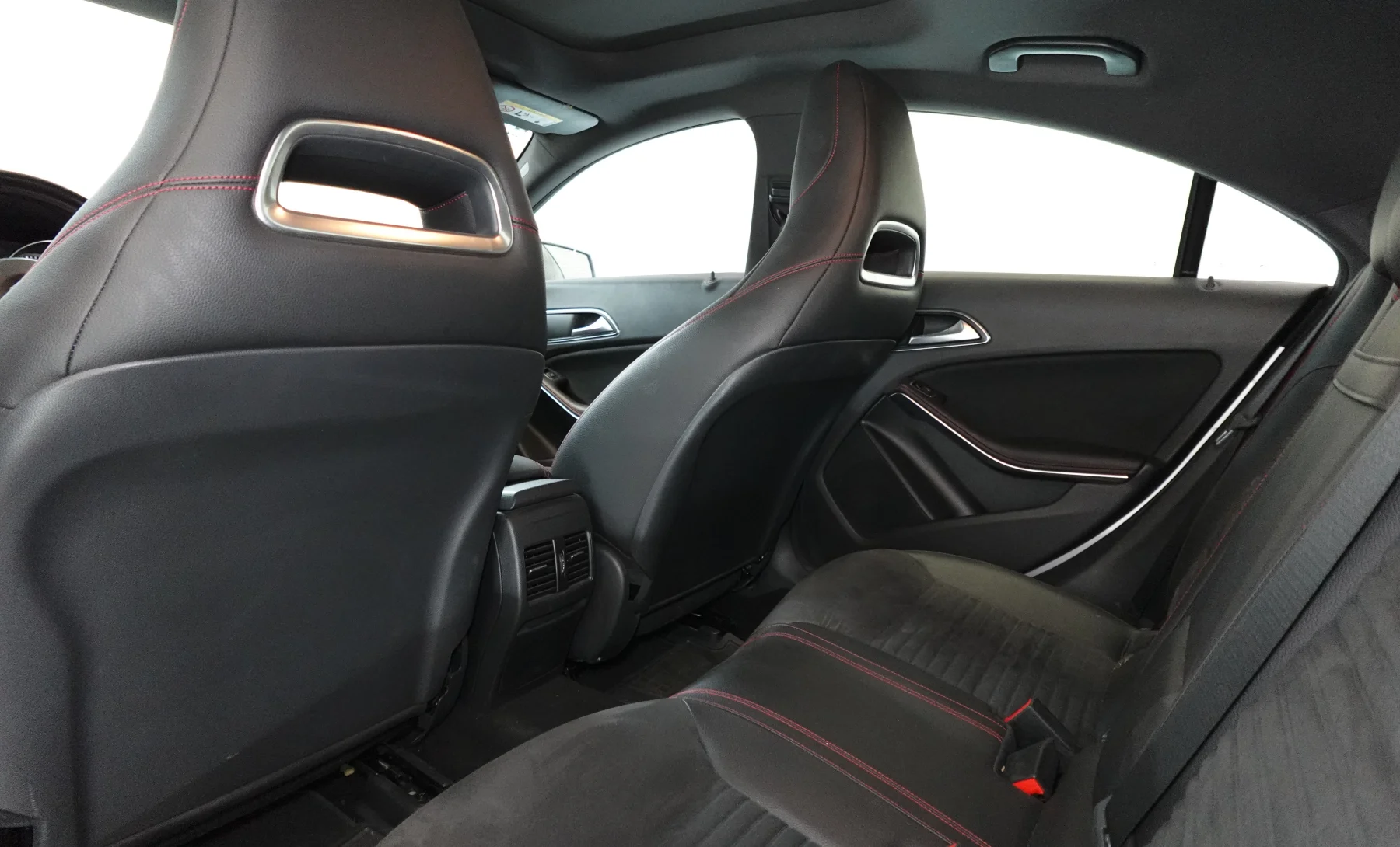 Mercedes-Benz CLA250 Sport 2016 — interior 3 de 5
