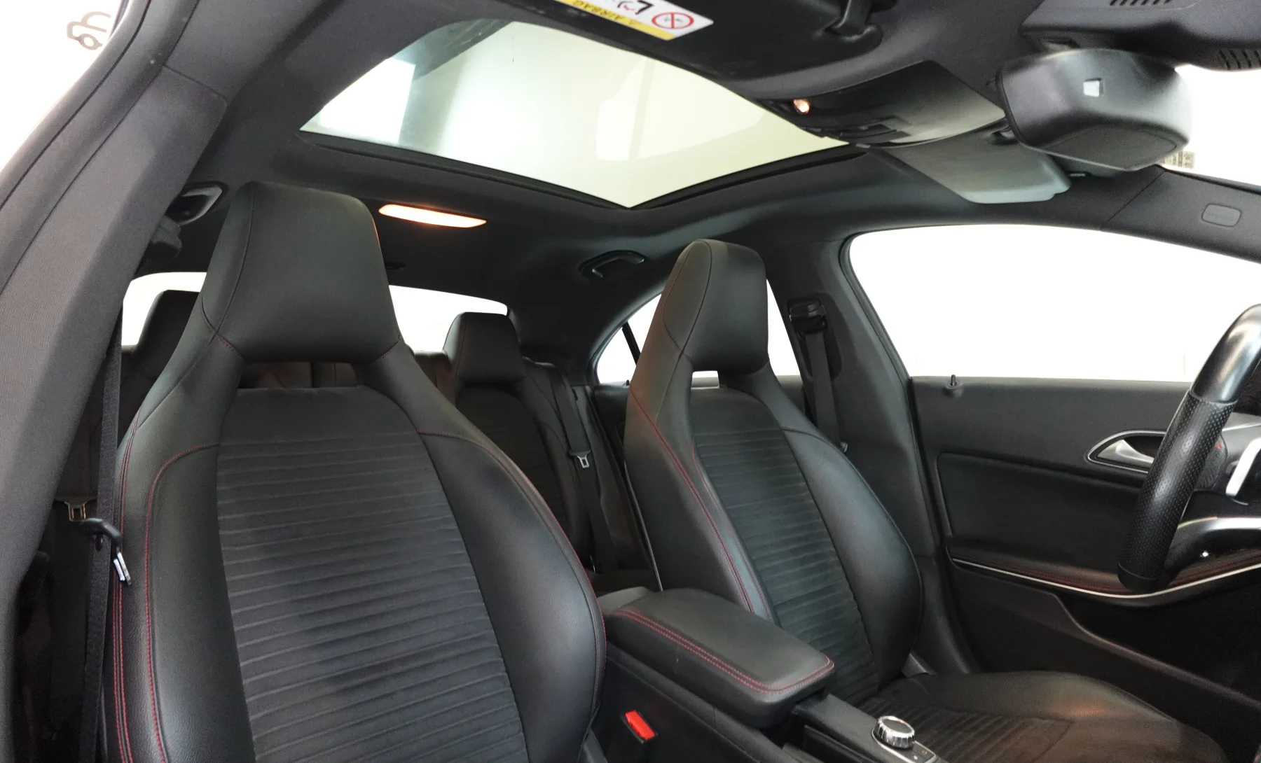 Mercedes-Benz CLA250 Sport 2016 — interior 5 de 5
