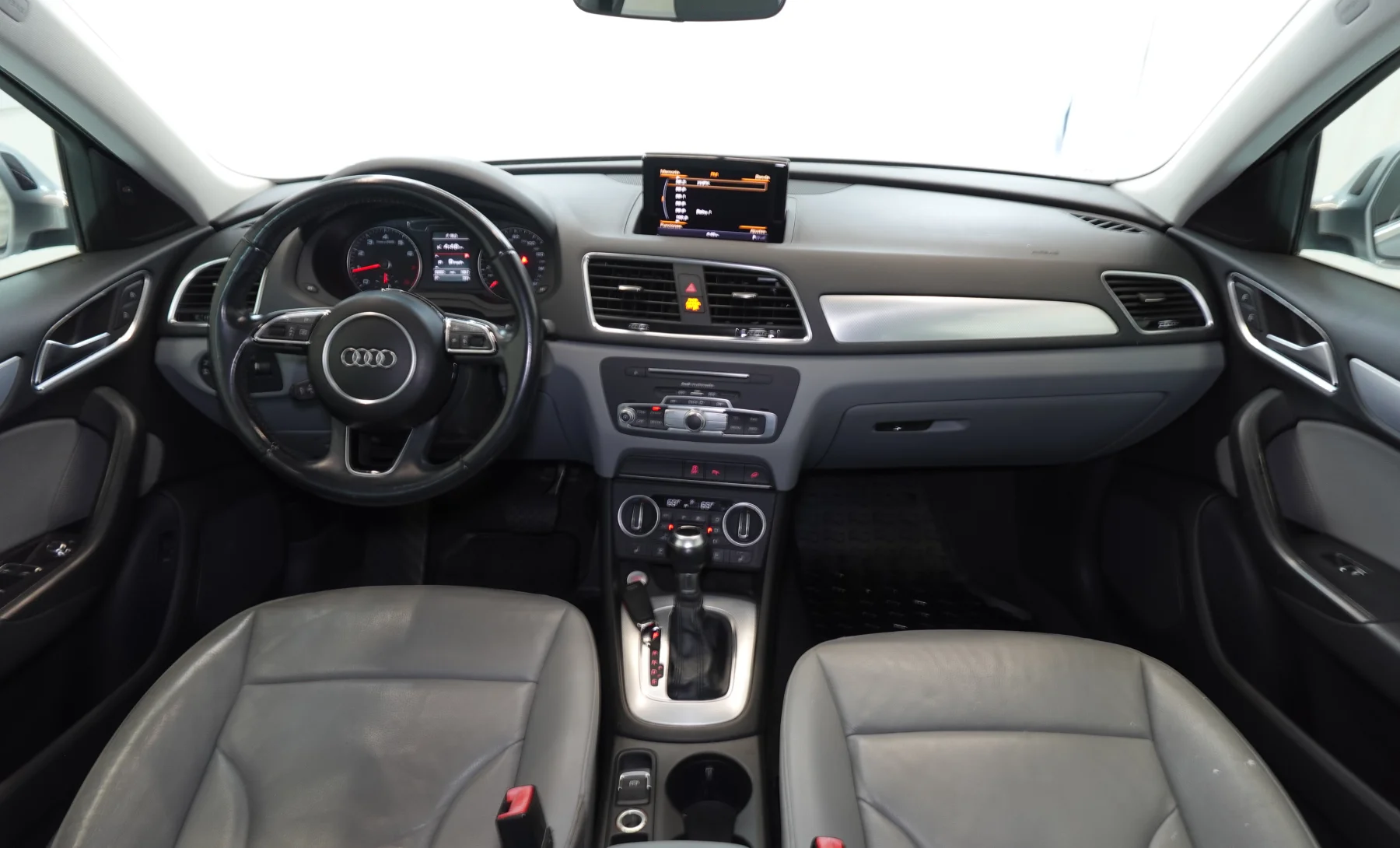 Audi Q3 Premium Plus 2017 — interior 5 de 6