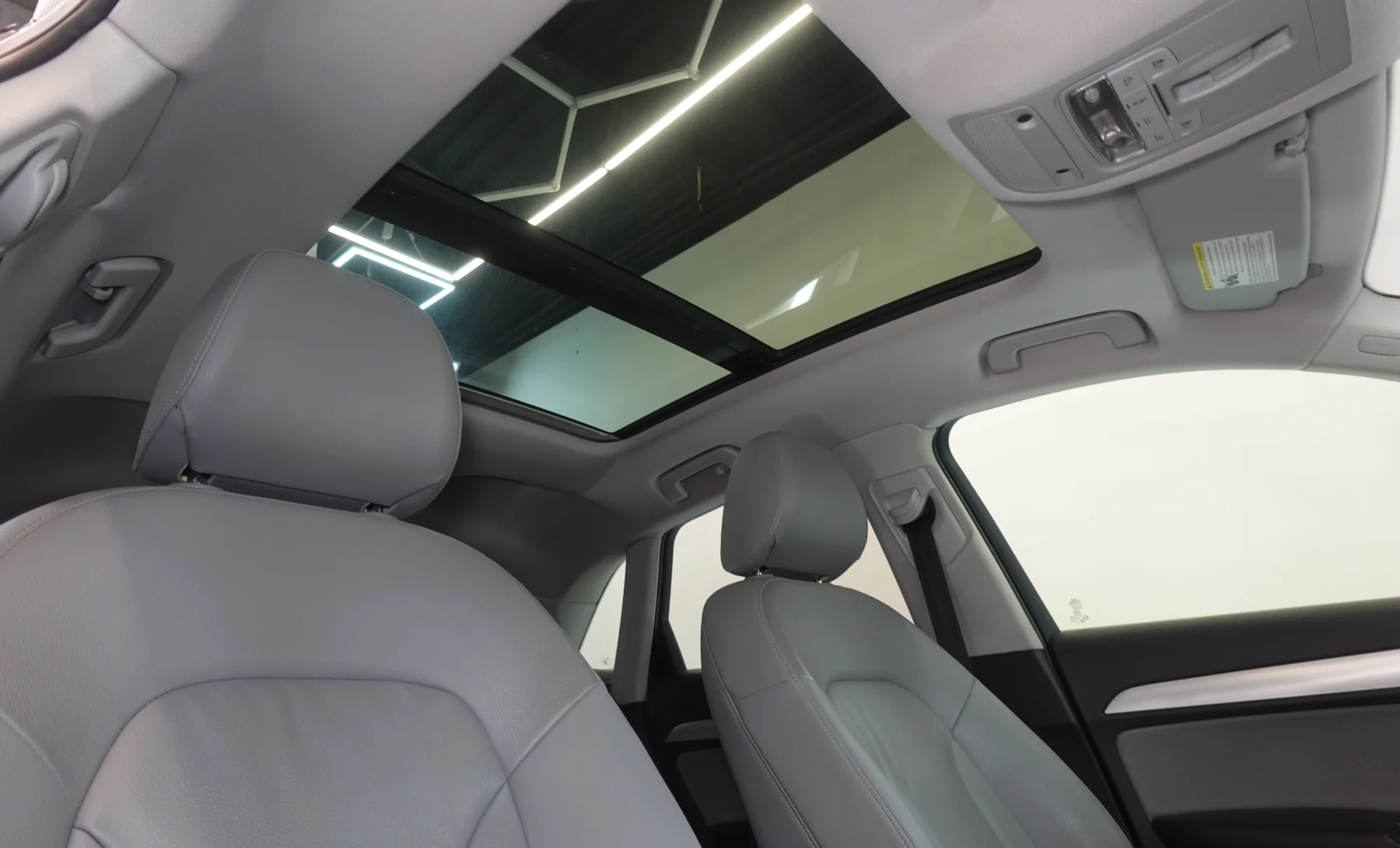 Audi Q3 Premium Plus 2017 — interior 6 de 6