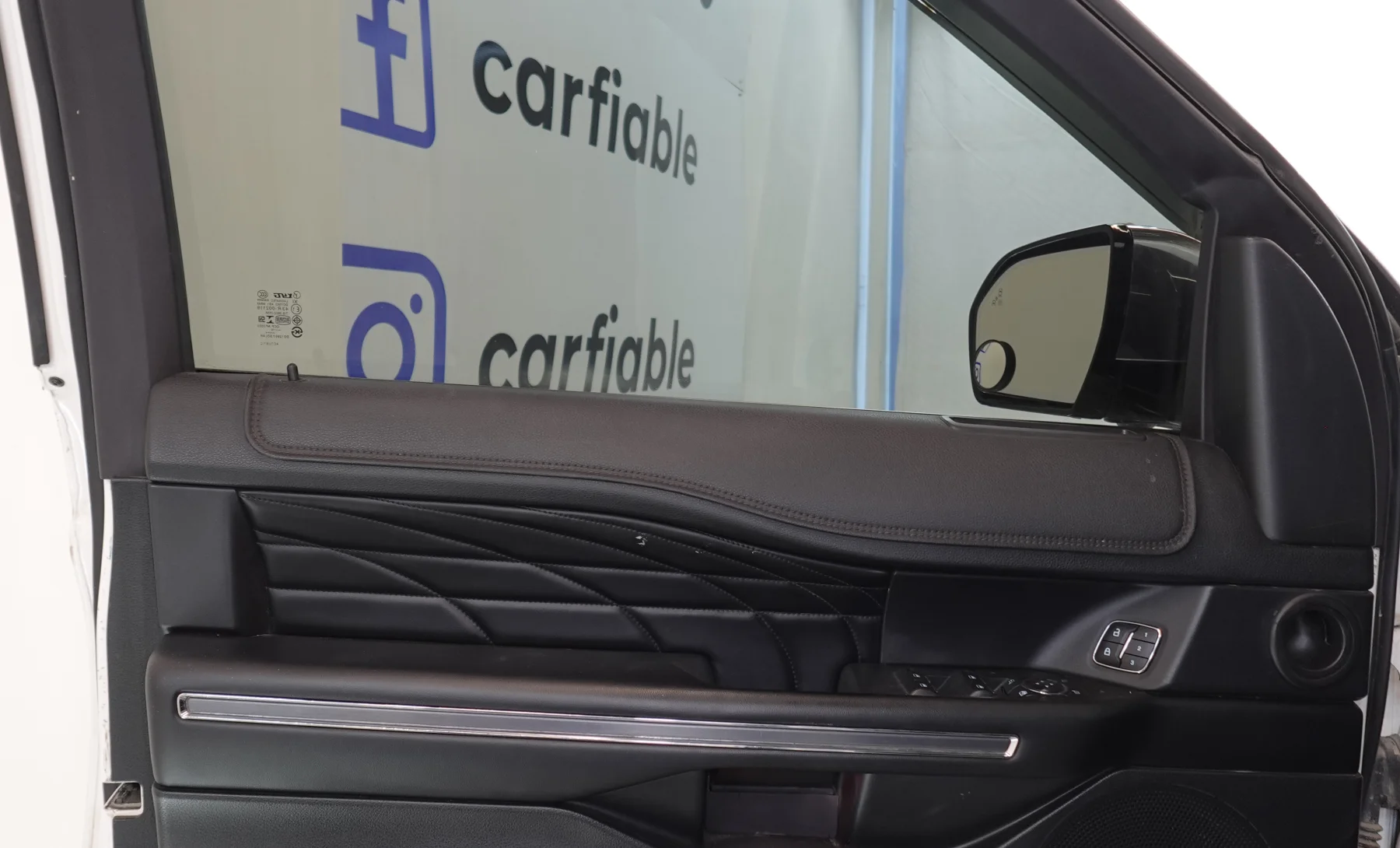 Ford Expedition Max Platinum 2018 — interior 1 de 4