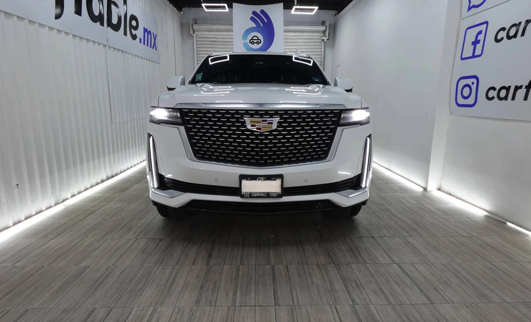 Cadillac Escalade Luxury 2023 — exterior 2 de 5