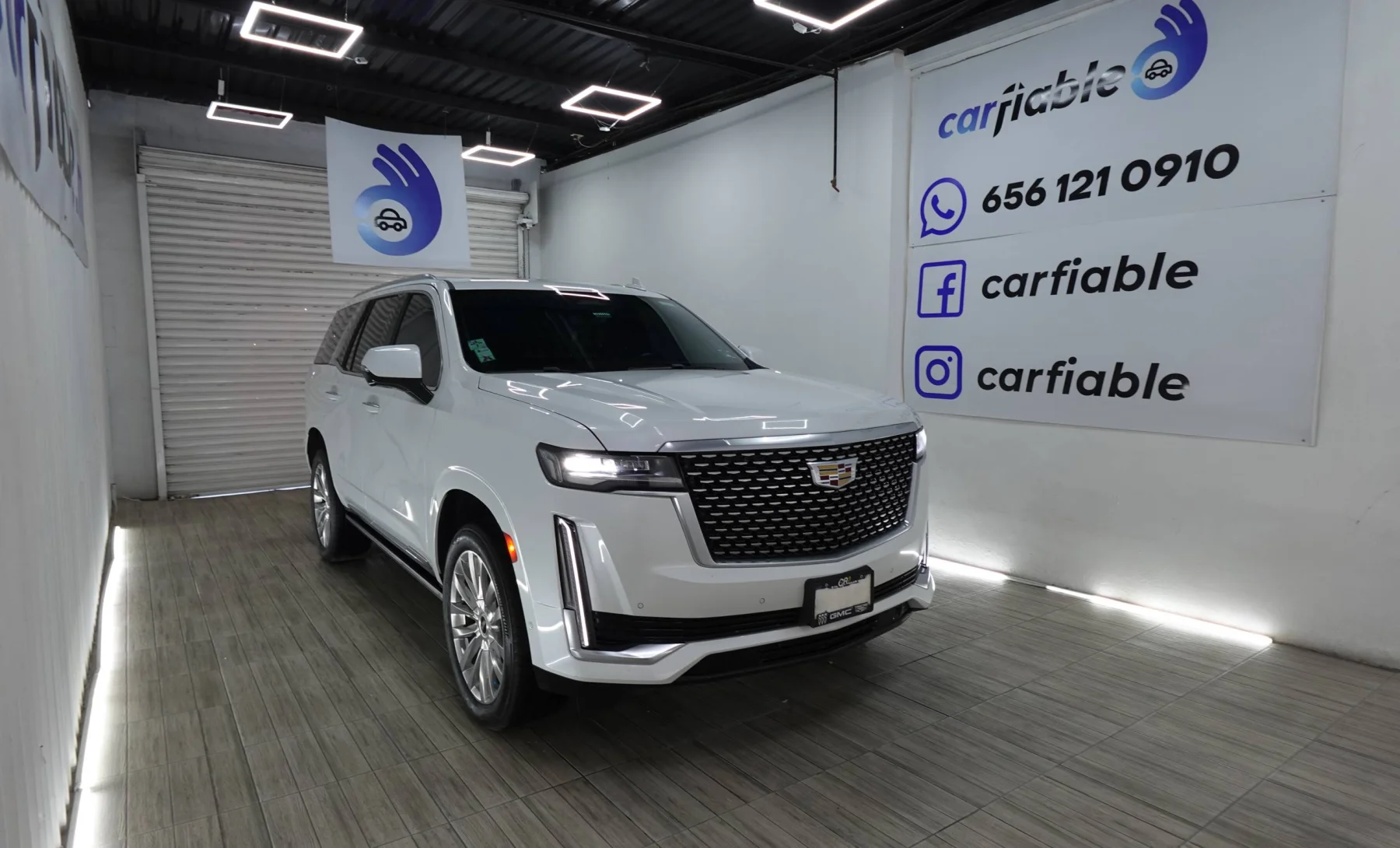 Cadillac Escalade Luxury 2023 — exterior 3 de 5