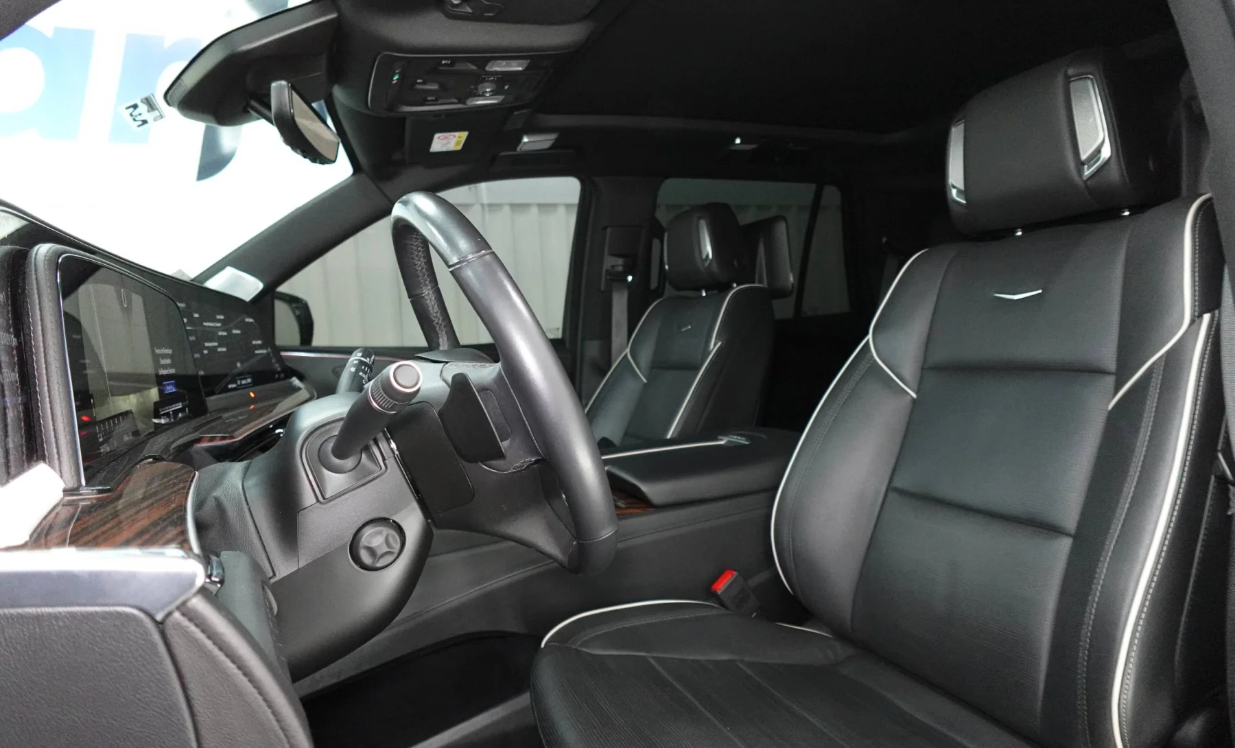 Cadillac Escalade Luxury 2023 — interior 1 de 4