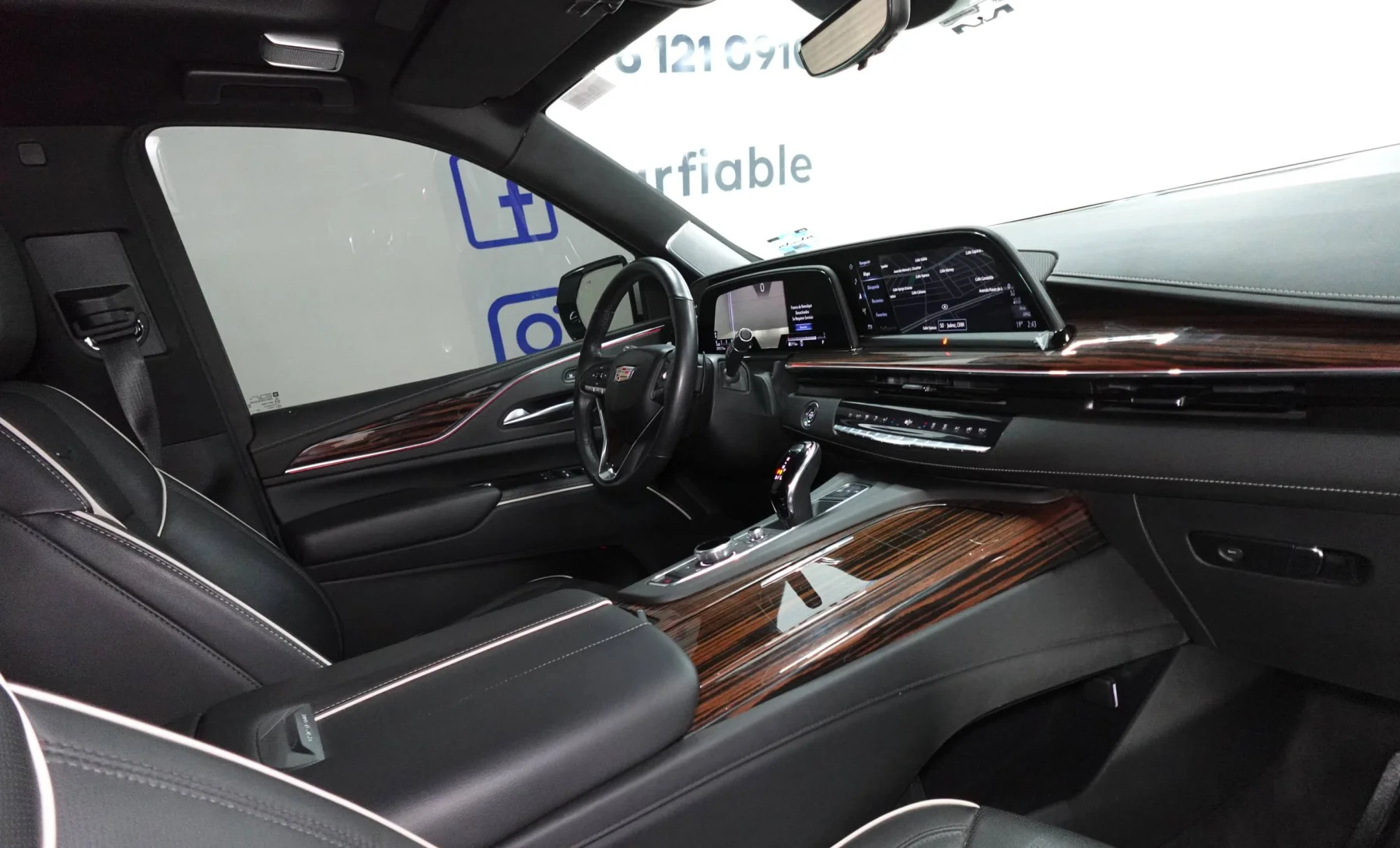 Cadillac Escalade Luxury 2023 — interior 4 de 4