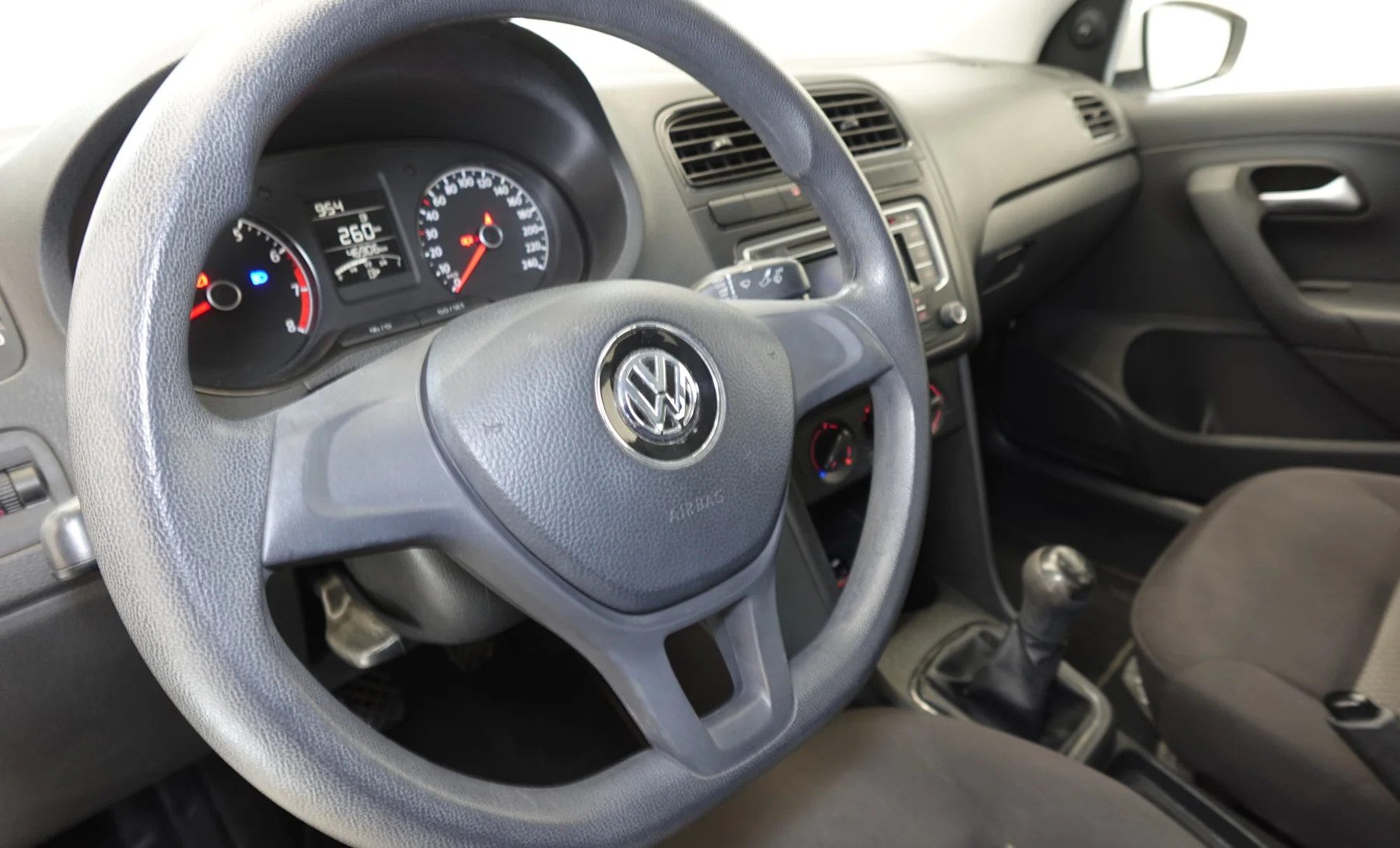Volkswagen Vento Startline 2020 — interior 3 de 7