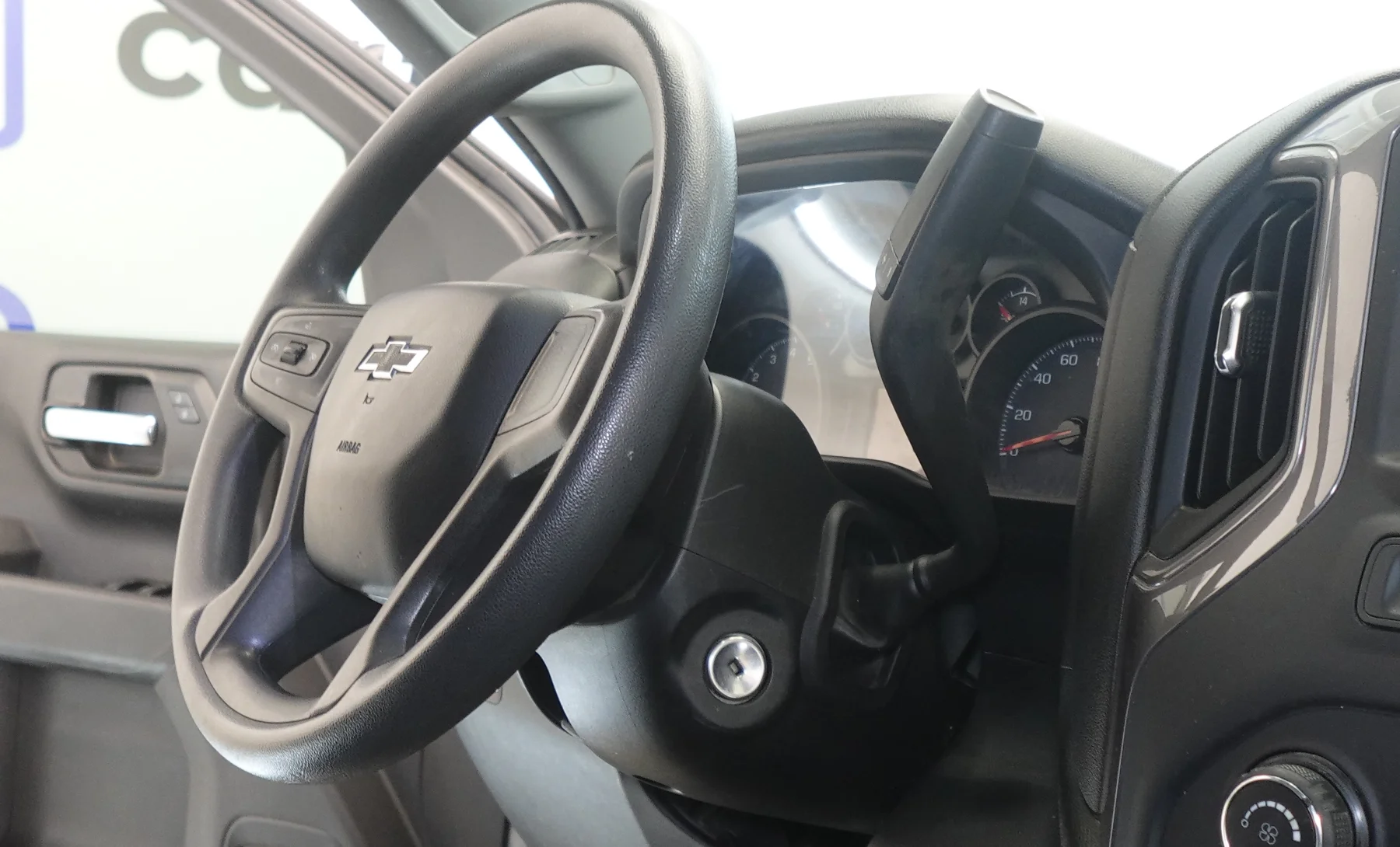 Chevrolet Silverado 1500 Custom Trail Boss 2020 — interior 1 de 6