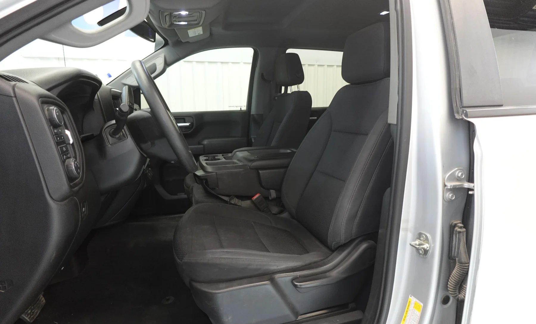 Chevrolet Silverado 1500 Custom Trail Boss 2020 — interior 2 de 6