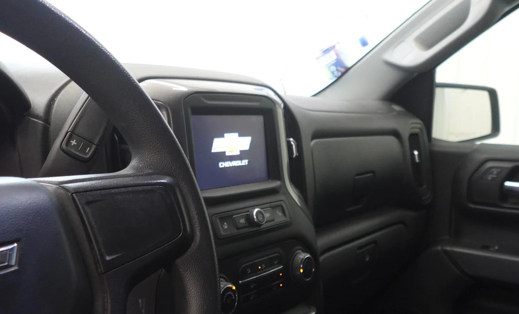 Chevrolet Silverado 1500 Custom Trail Boss 2020 — interior 5 de 6