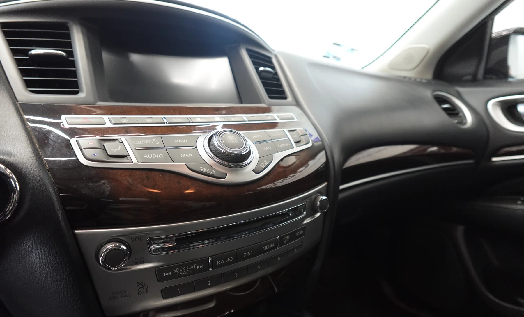INFINITI QX60 Hybrid 2017 — interior 3 de 6