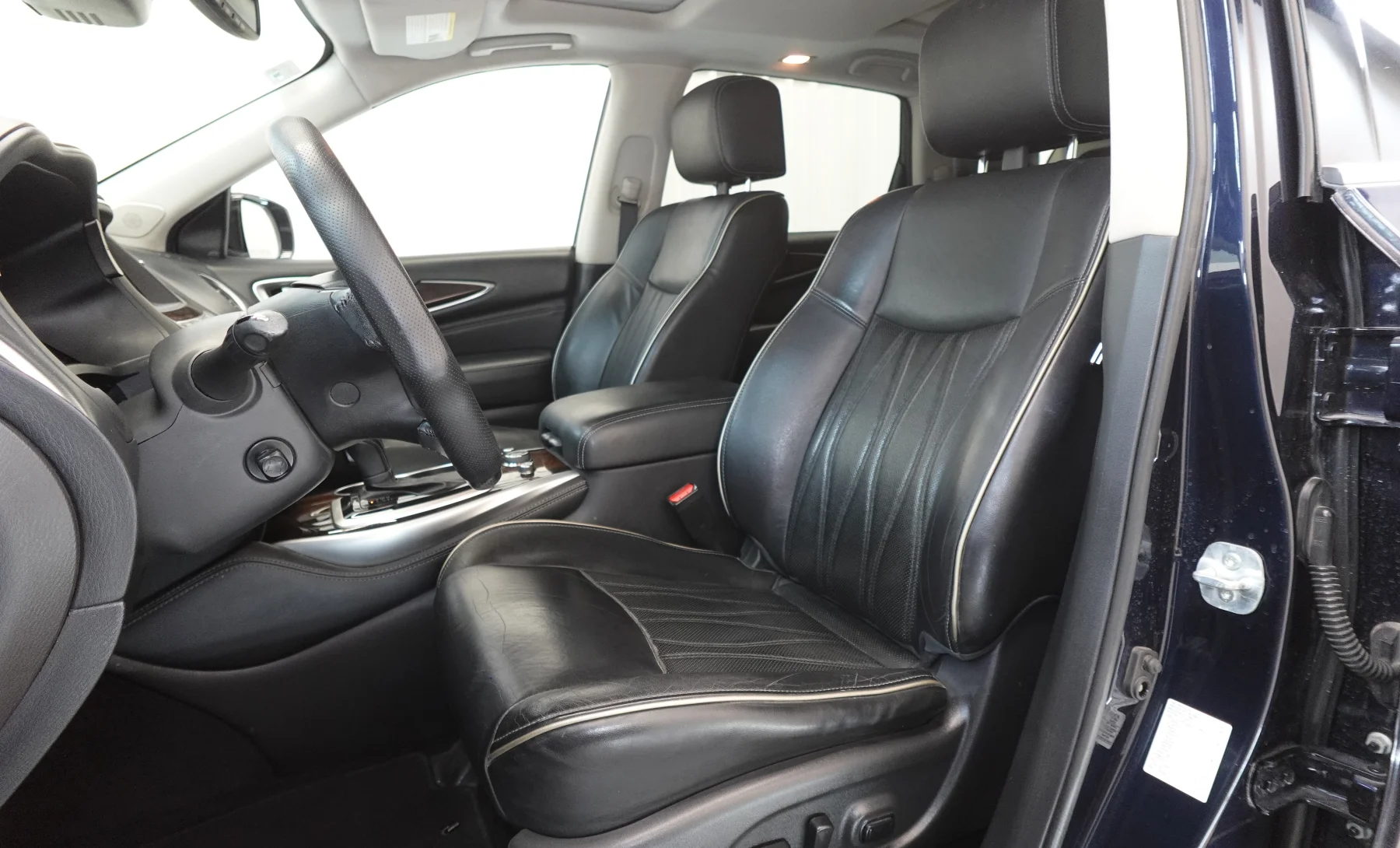 INFINITI QX60 Hybrid 2017 — interior 1 de 6